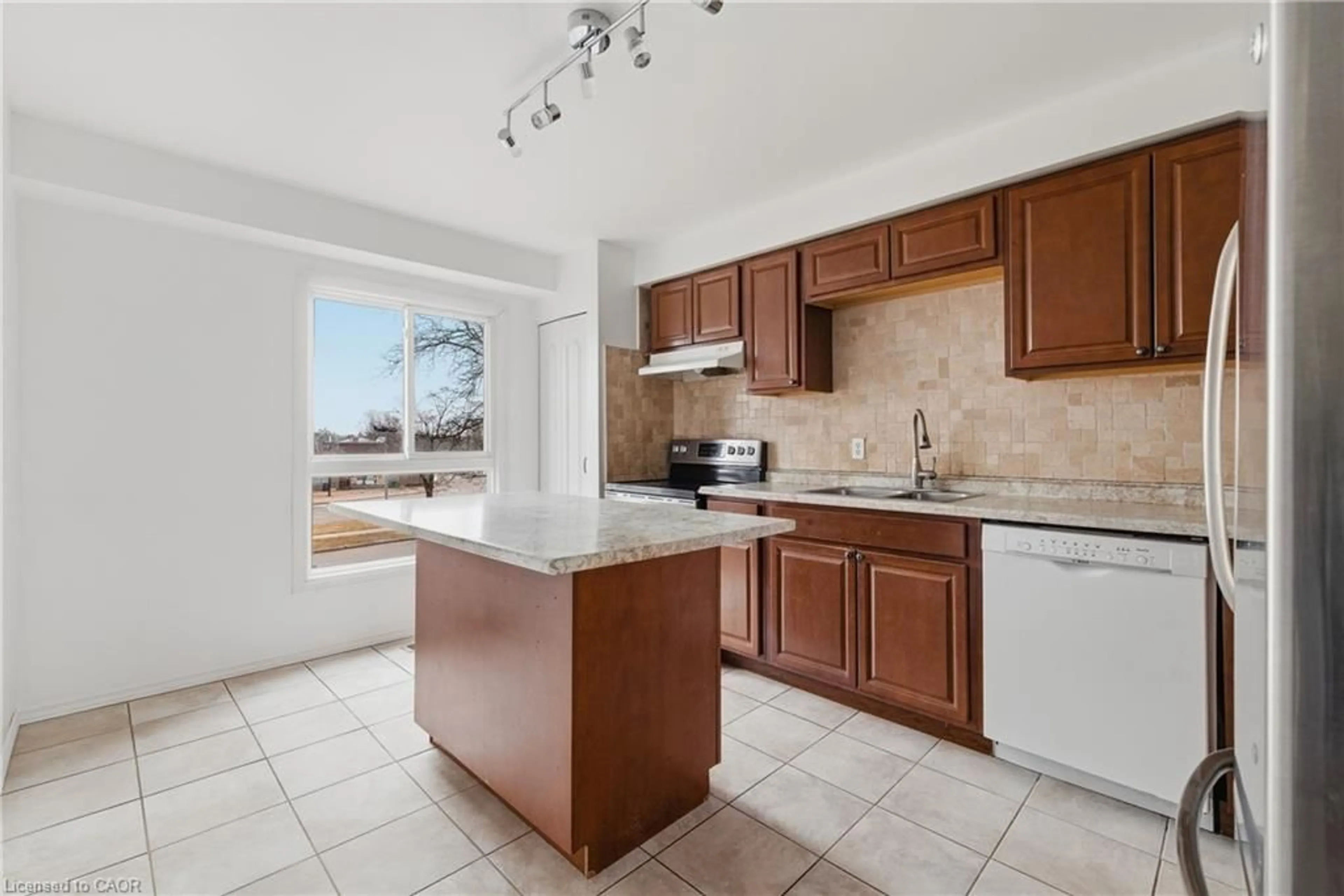 Open concept kitchen, ceramic/tile floor for 55 Dovercliffe Road Rd, Guelph Ontario N1G 2Z6