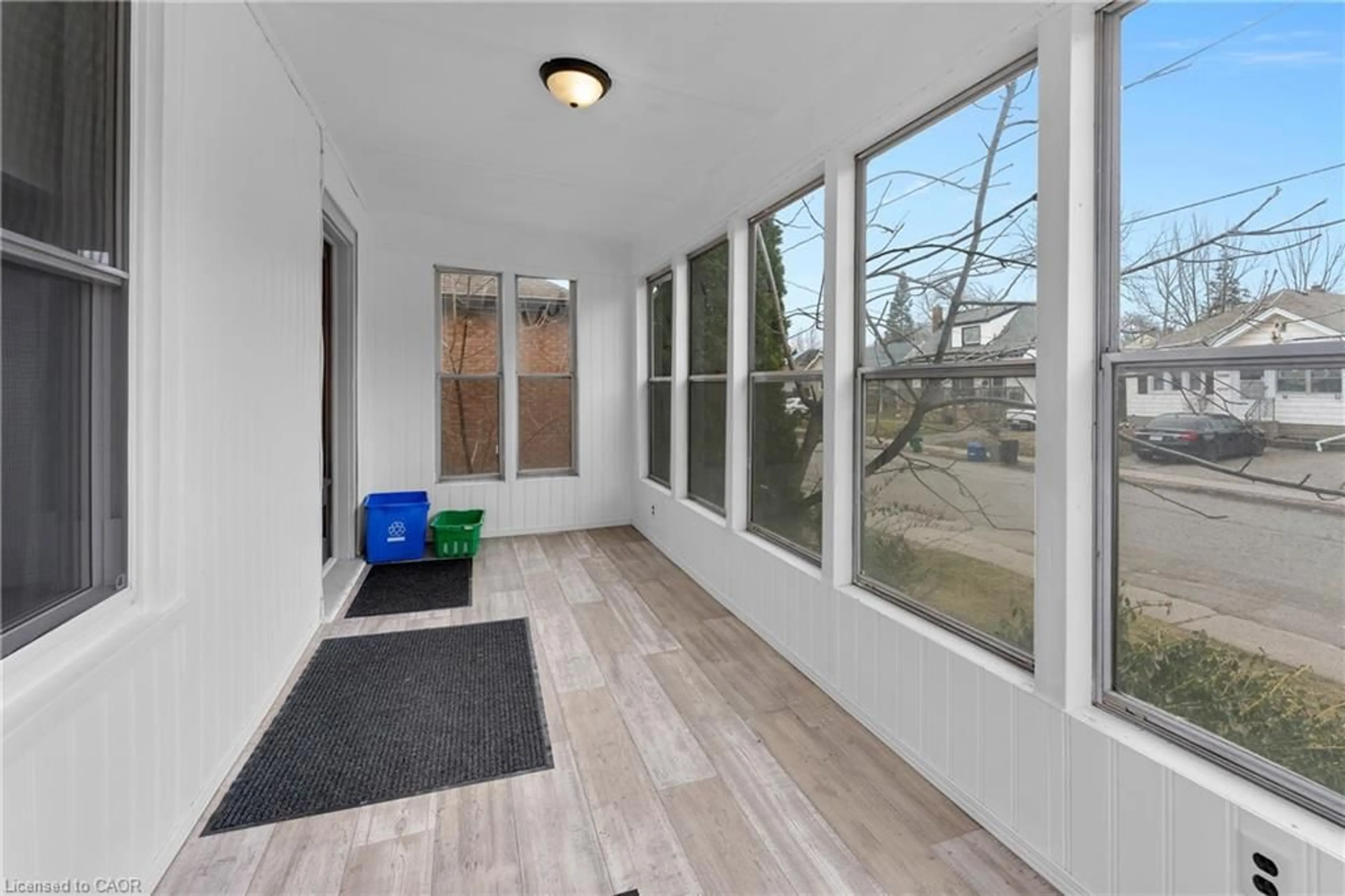 Indoor entryway for 6280 Culp St, Niagara Falls Ontario L2G 2C1