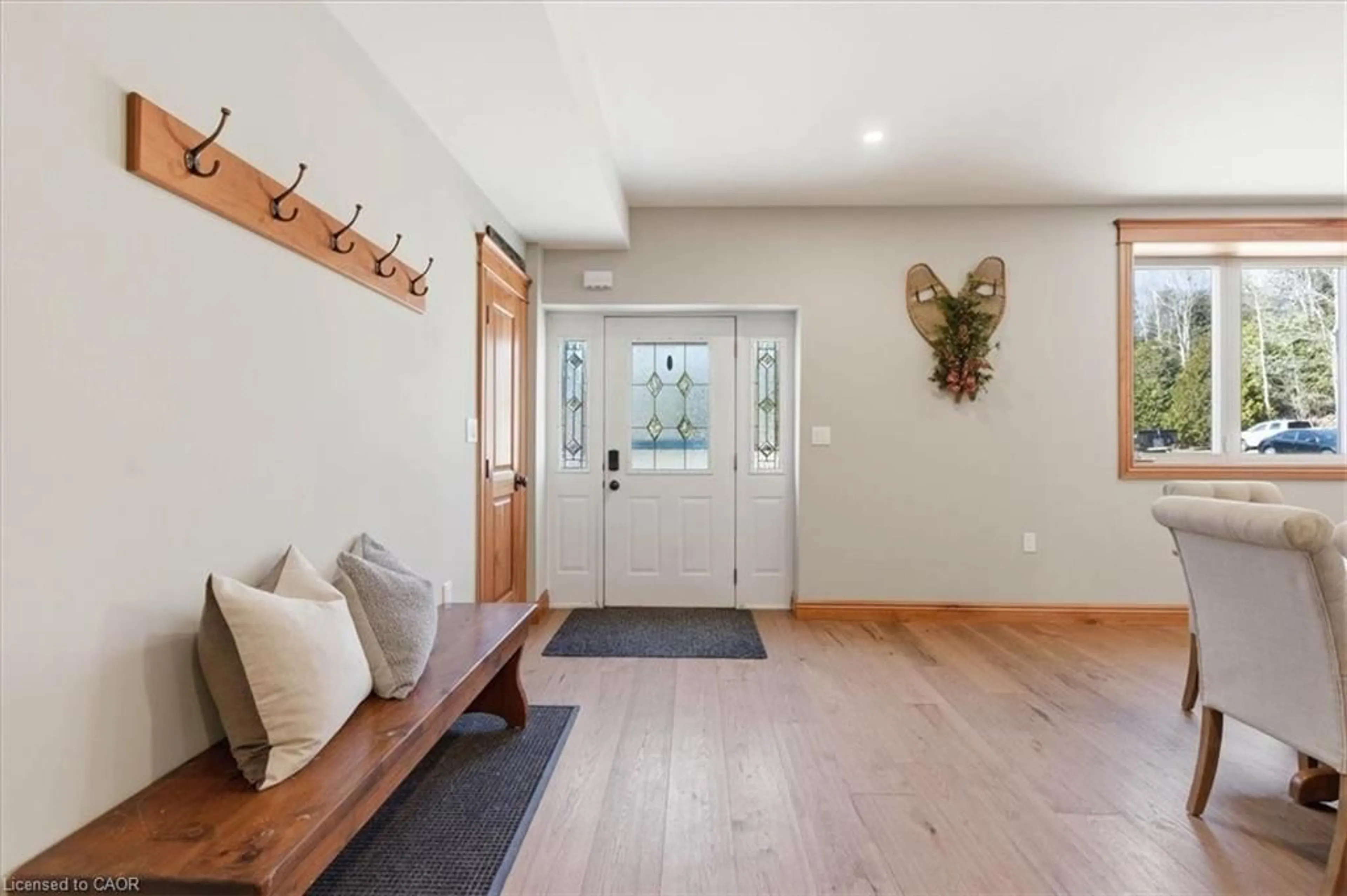 Indoor entryway for 4589 Watson Rd, Puslinch Ontario N0B 2J0