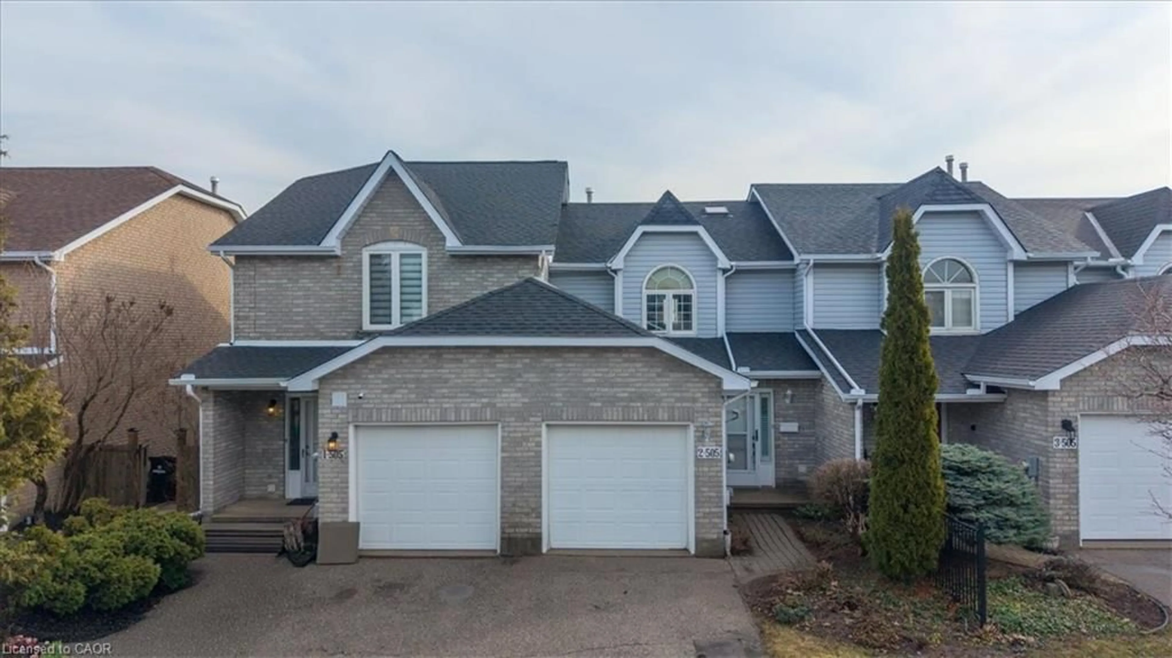 A pic from outside/outdoor area/front of a property/back of a property/a pic from drone, street for 505 Oakvale Dr #2, Waterloo Ontario N2T 2G6