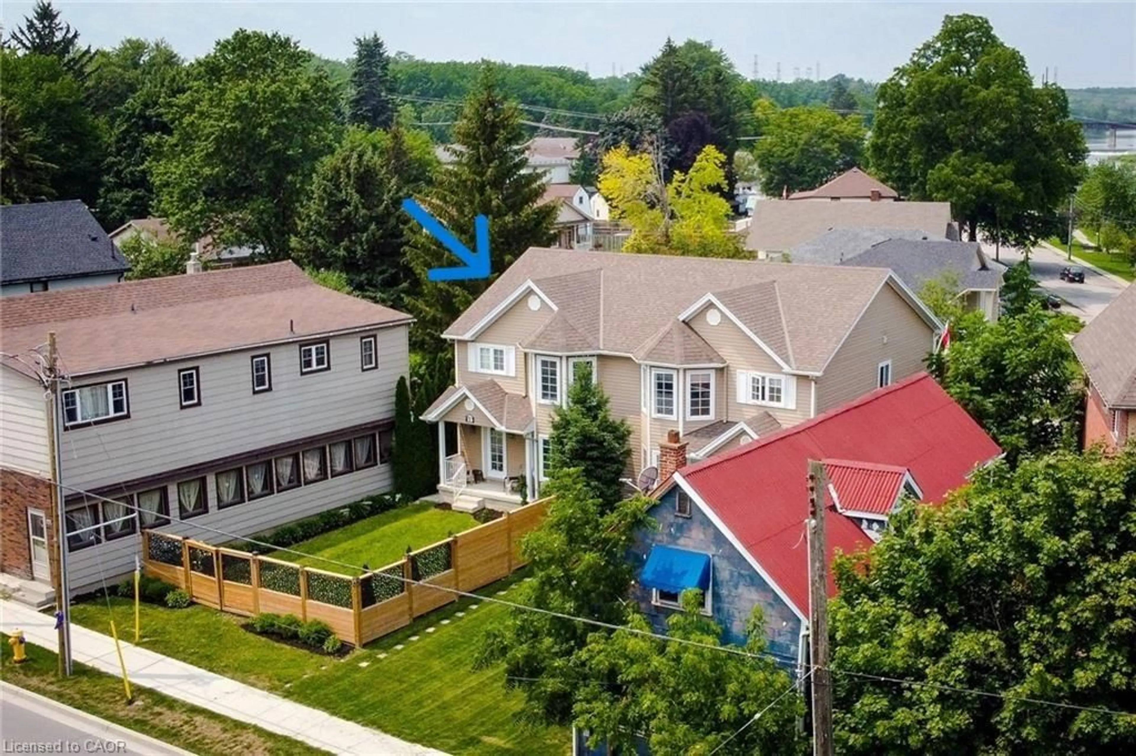 A pic from outside/outdoor area/front of a property/back of a property/a pic from drone, street for 15 Argyle St, Caledonia Ontario N3W 1J1