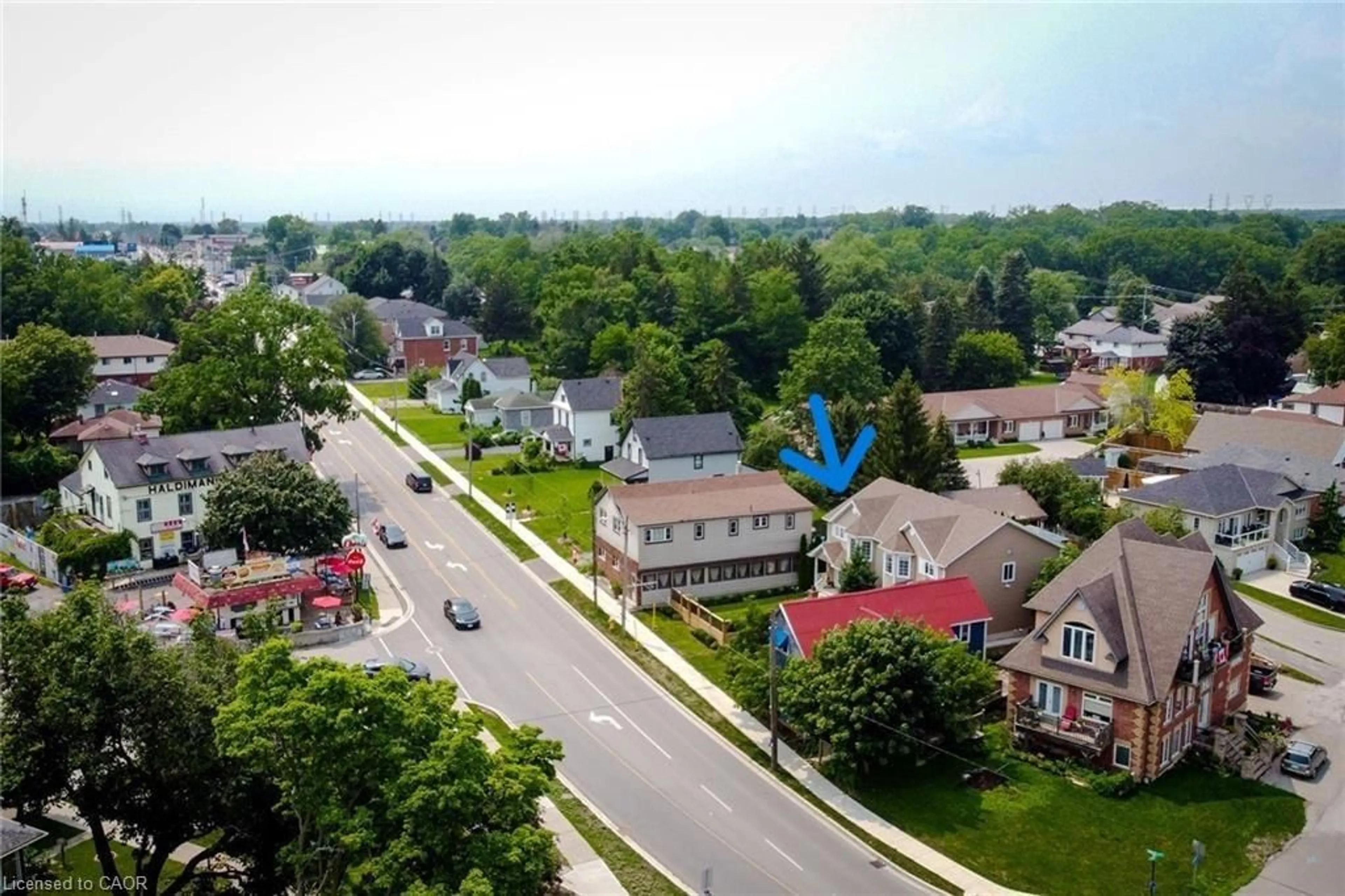 A pic from outside/outdoor area/front of a property/back of a property/a pic from drone, street for 15 Argyle St, Caledonia Ontario N3W 1J1