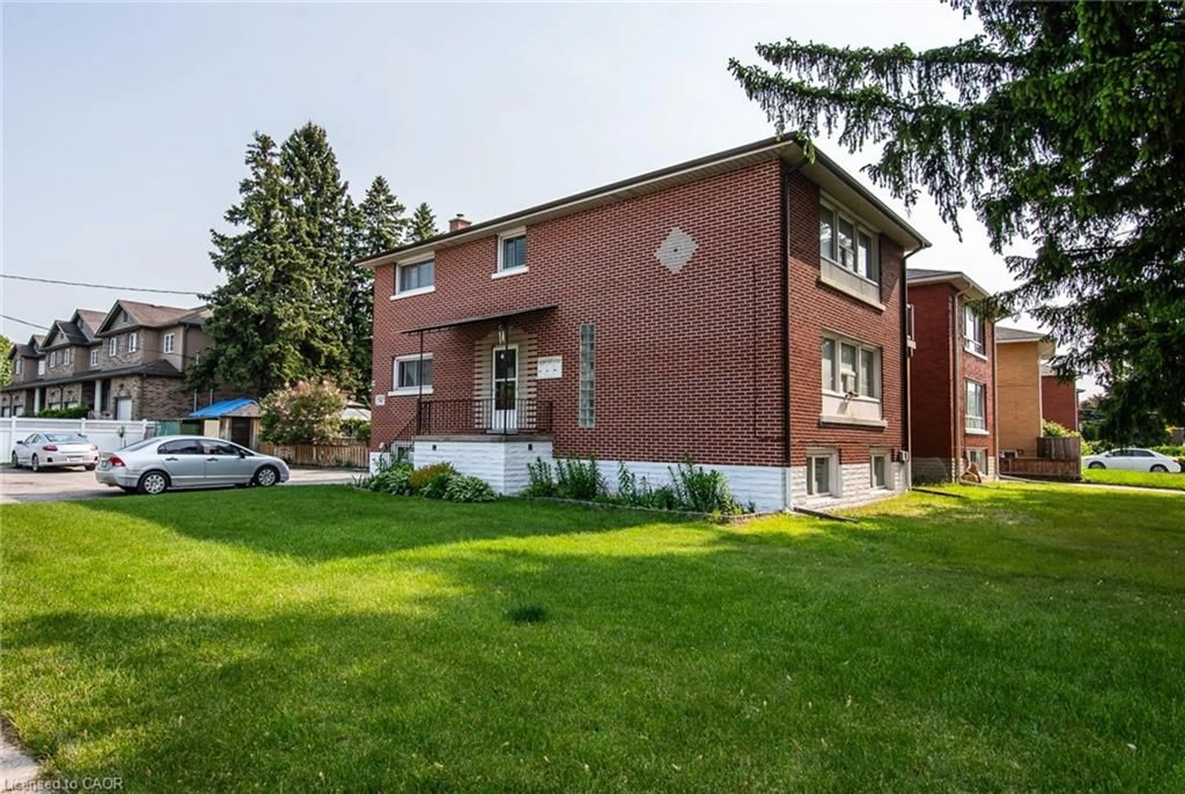 Home with brick exterior material, building for 129 River Rd, Kitchener Ontario N2B 2G7