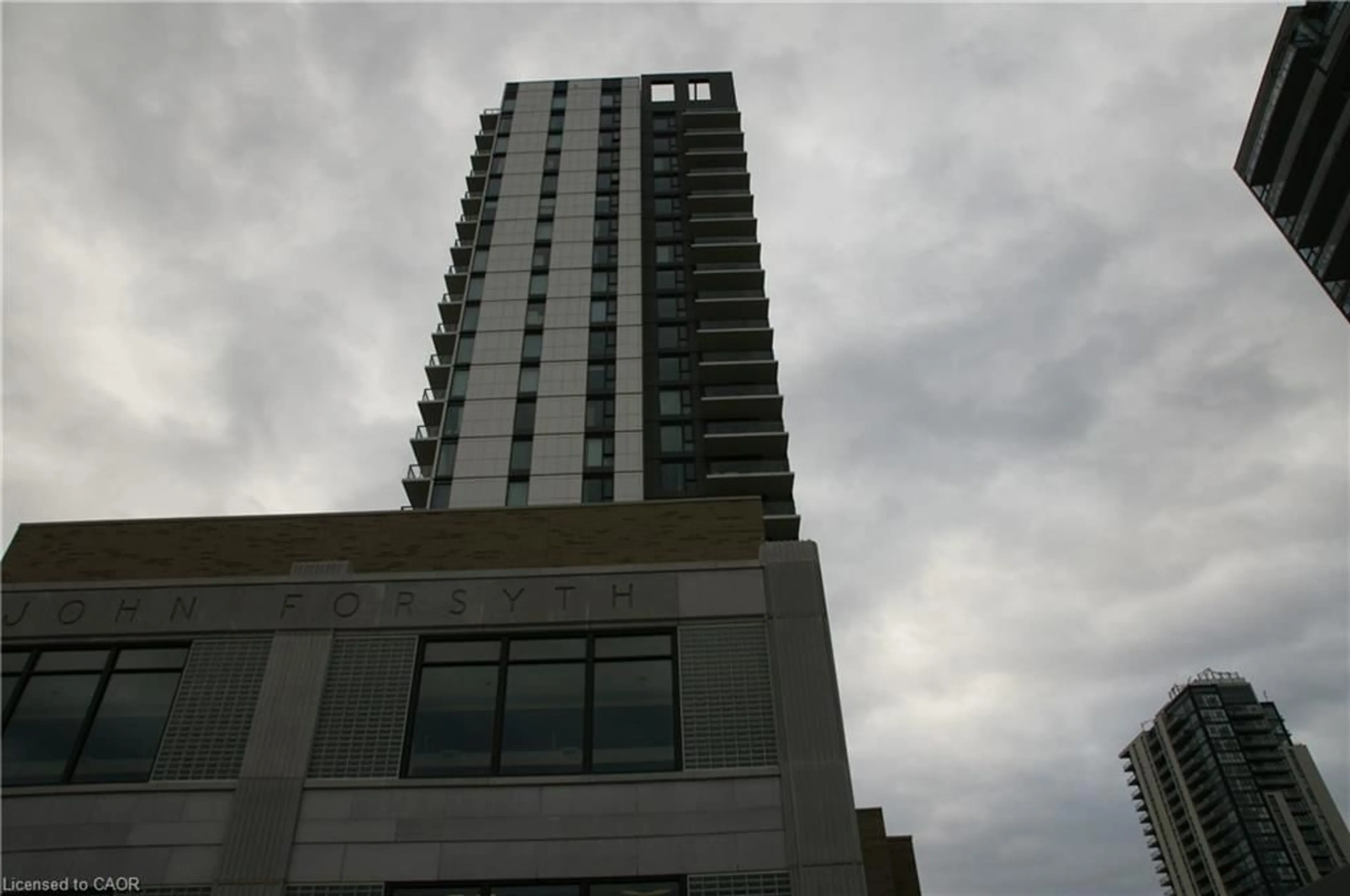 Blurry image for 55 Duke St #1006, Kitchener Ontario N2X 3H9