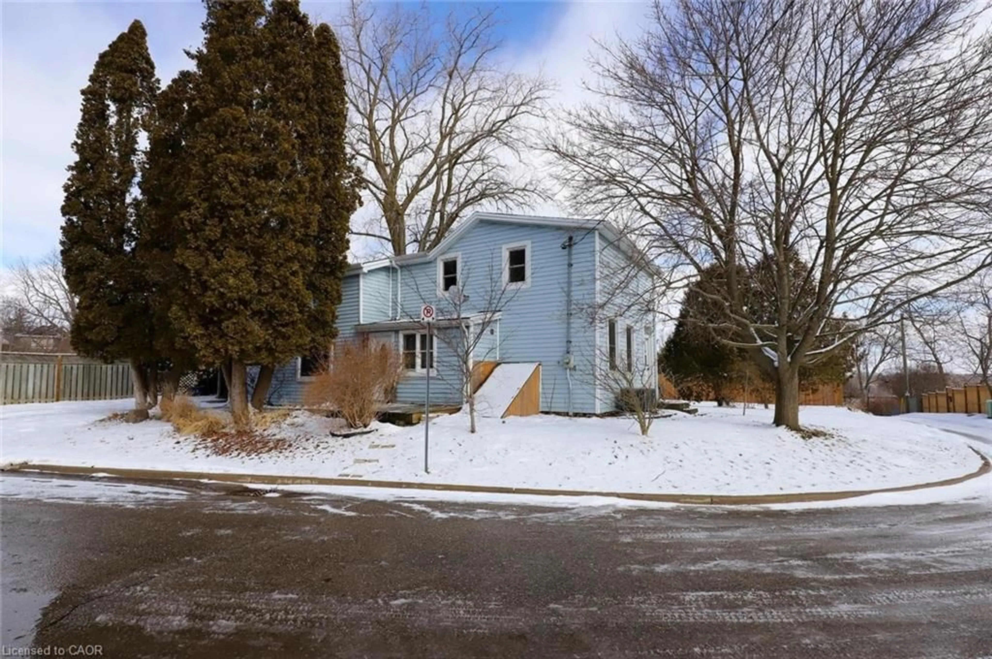 A pic from outside/outdoor area/front of a property/back of a property/a pic from drone, street for 1 John Ave, Paris Ontario N3L 2S8