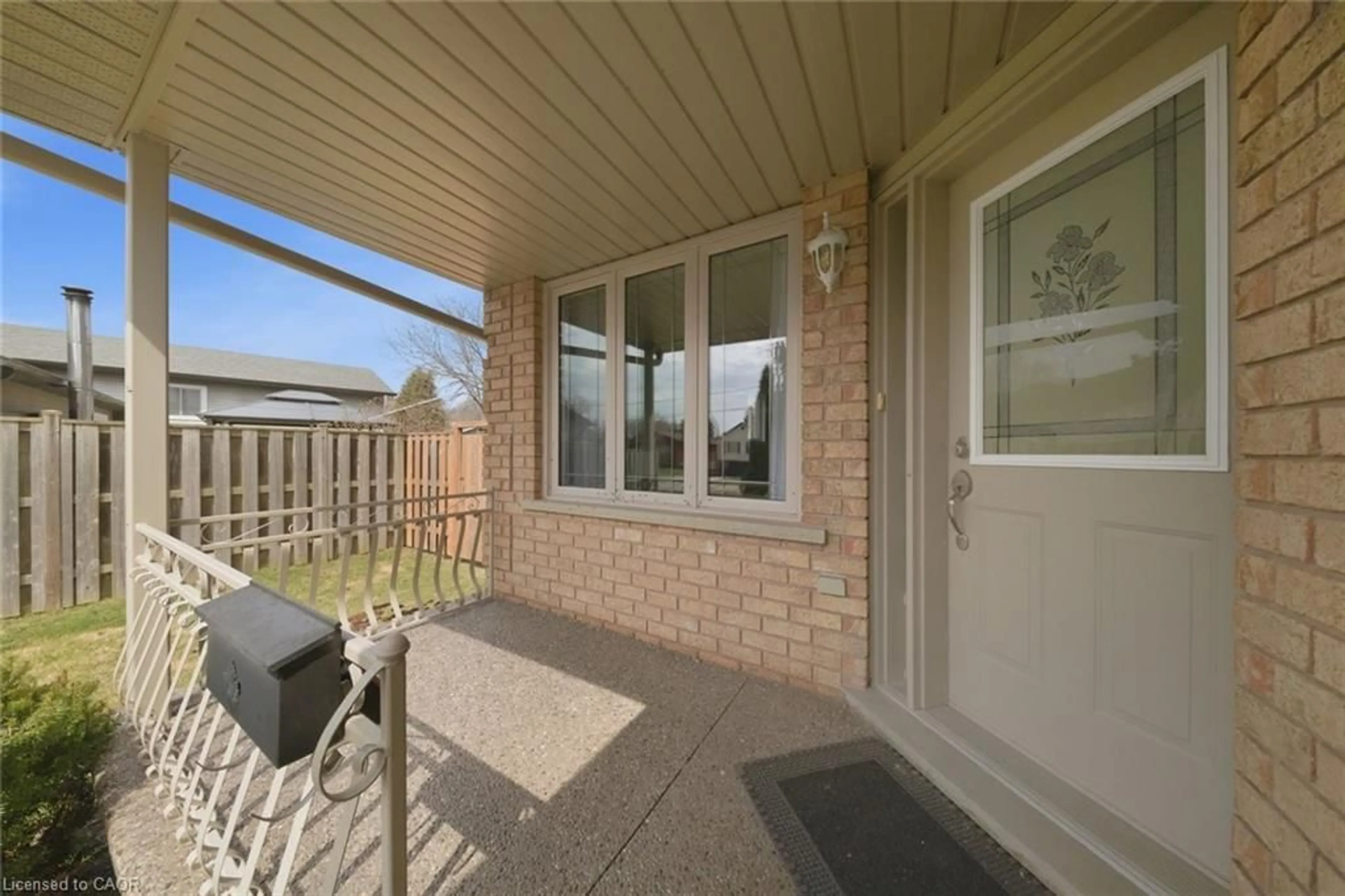 Patio, street for 200 Morrison Dr, Caledonia Ontario N3W 1A8