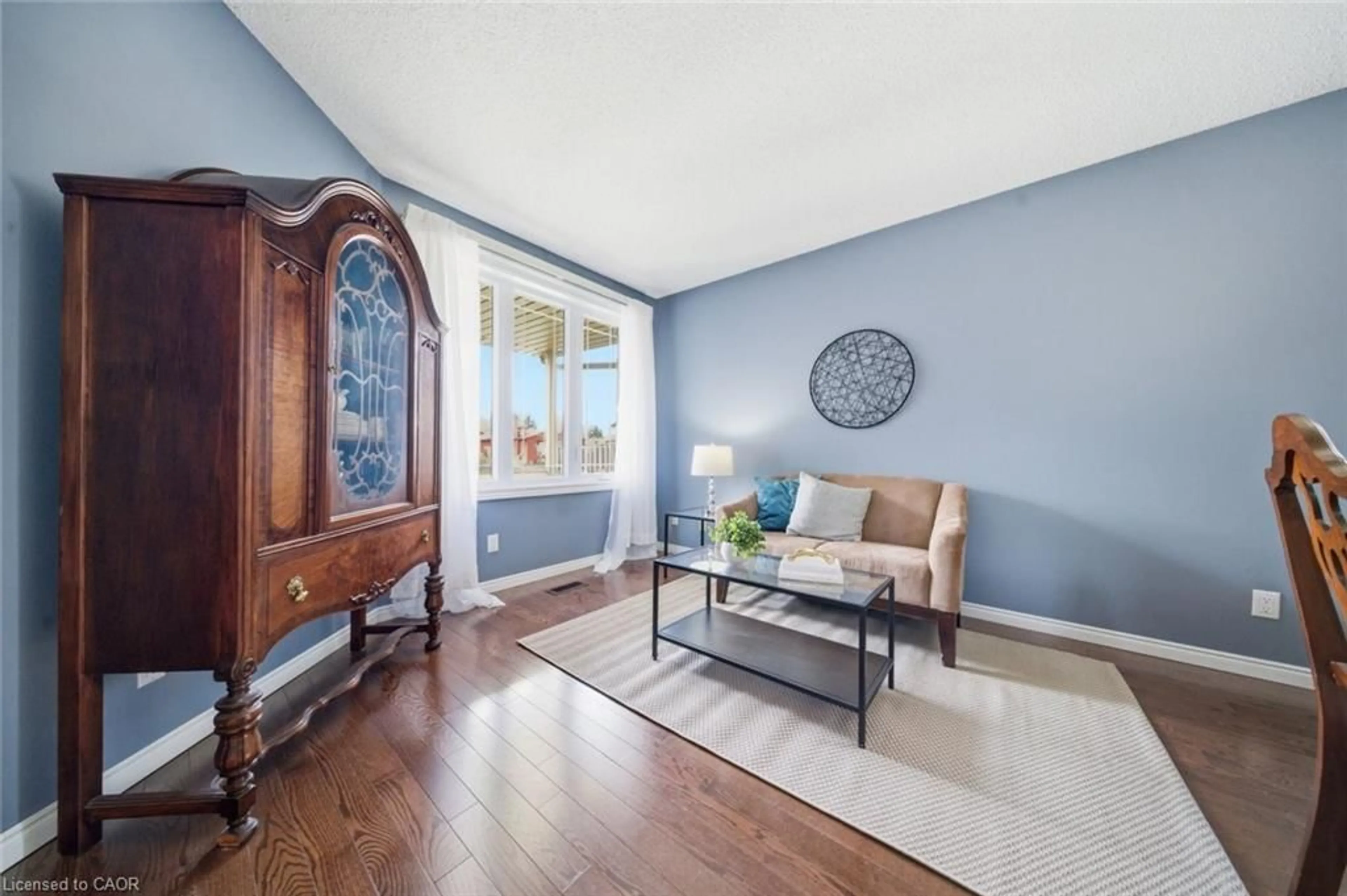 Living room with furniture, unknown for 200 Morrison Dr, Caledonia Ontario N3W 1A8