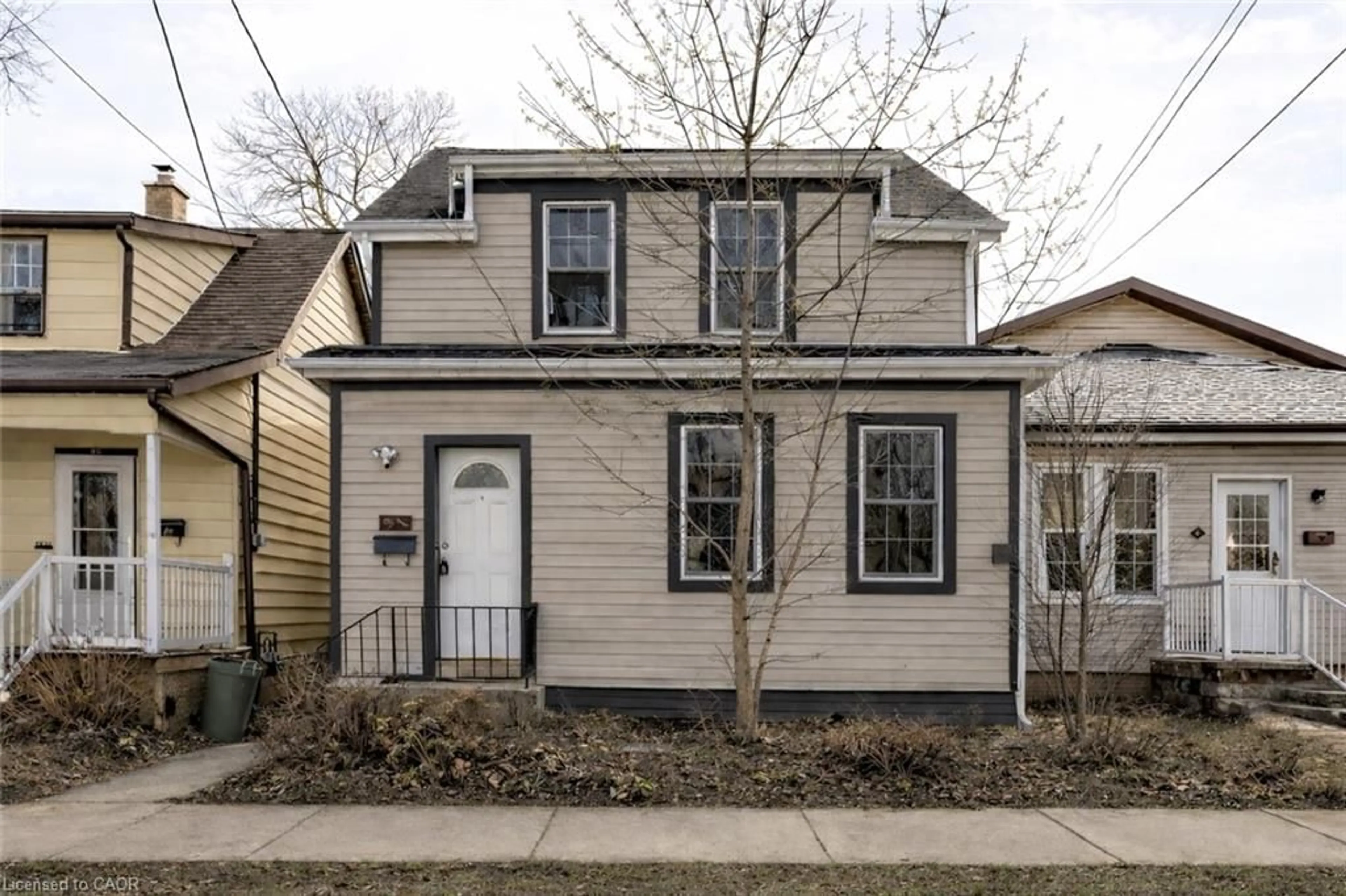 Home with vinyl exterior material, street for 91 Royal Ave, Hamilton Ontario L8S 2C6