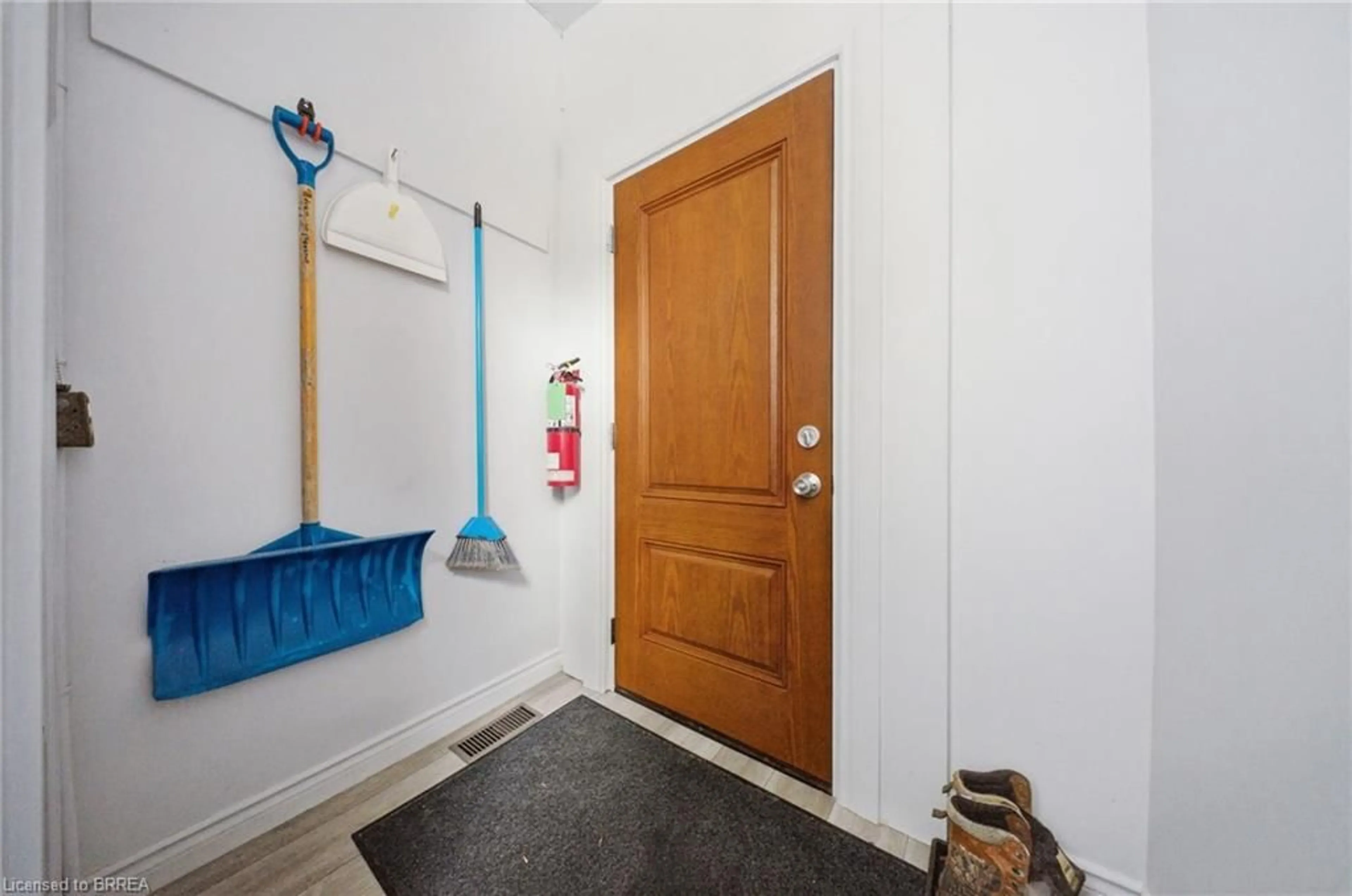 Indoor entryway for 169 Darling St, Brantford Ontario N3S 3W5