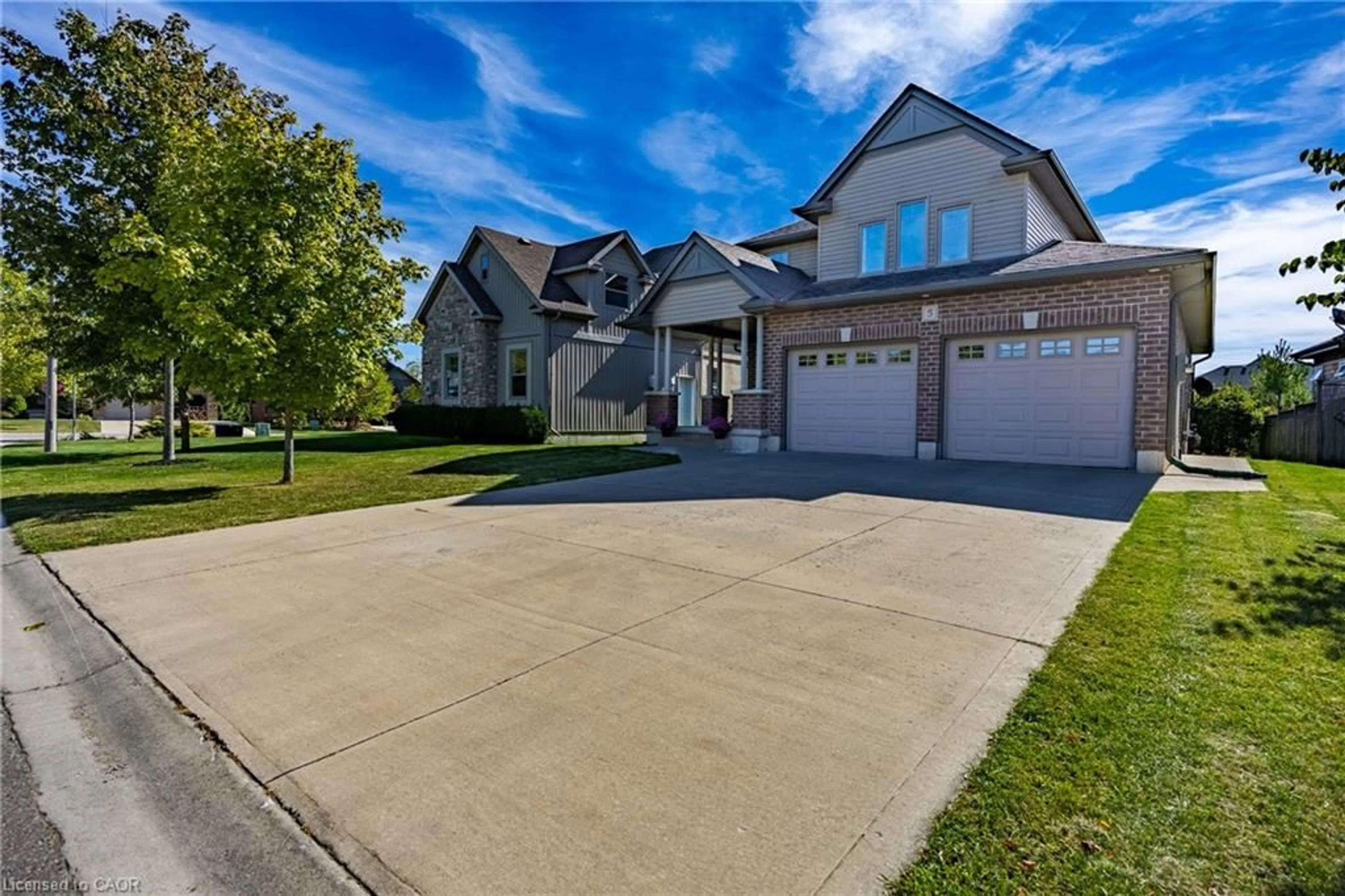 A pic from outside/outdoor area/front of a property/back of a property/a pic from drone, street for 5 Wood Duck Way, Port Rowan Ontario N0E 1M0