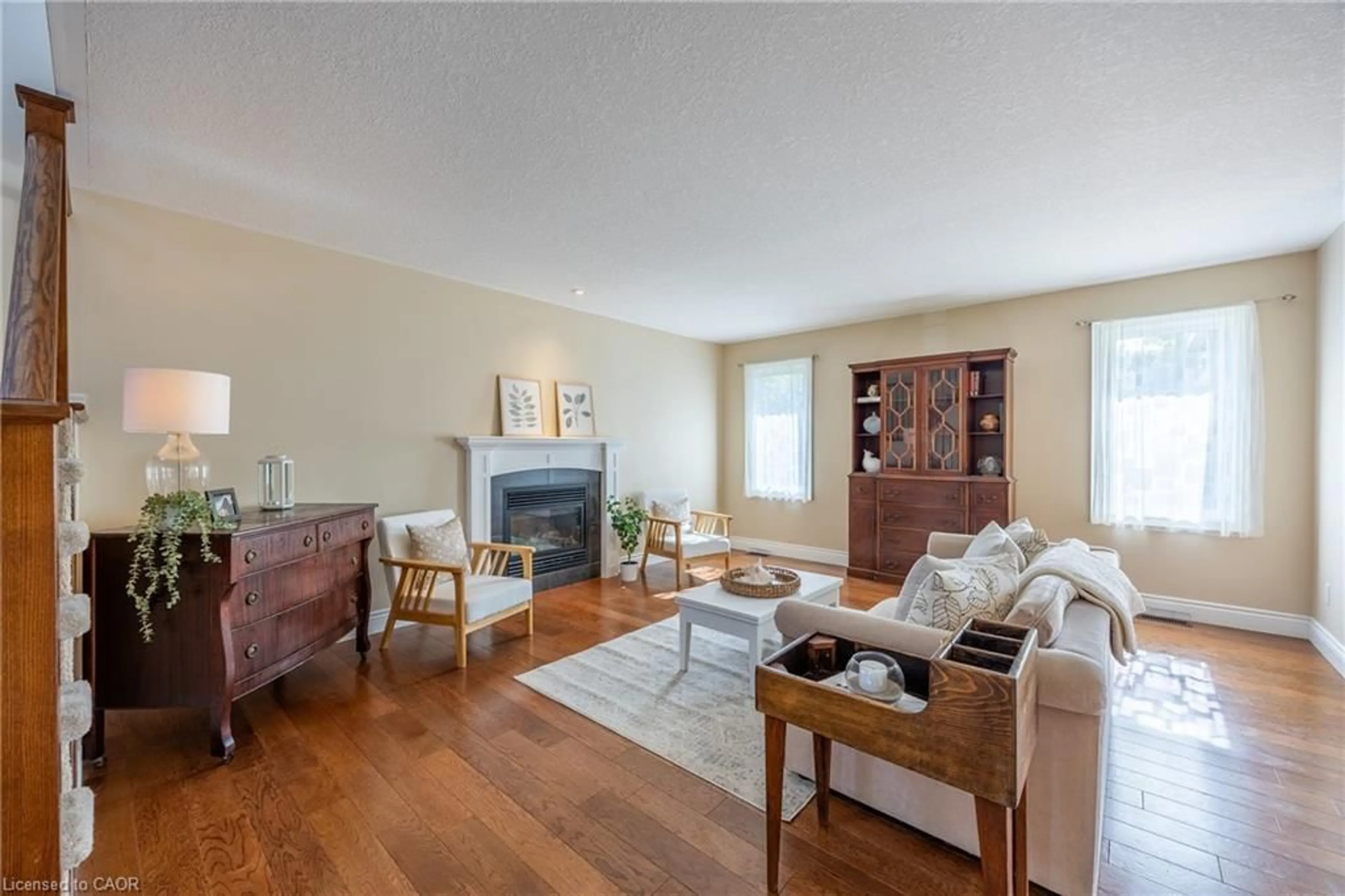 Living room with furniture, wood/laminate floor for 5 Wood Duck Way, Port Rowan Ontario N0E 1M0