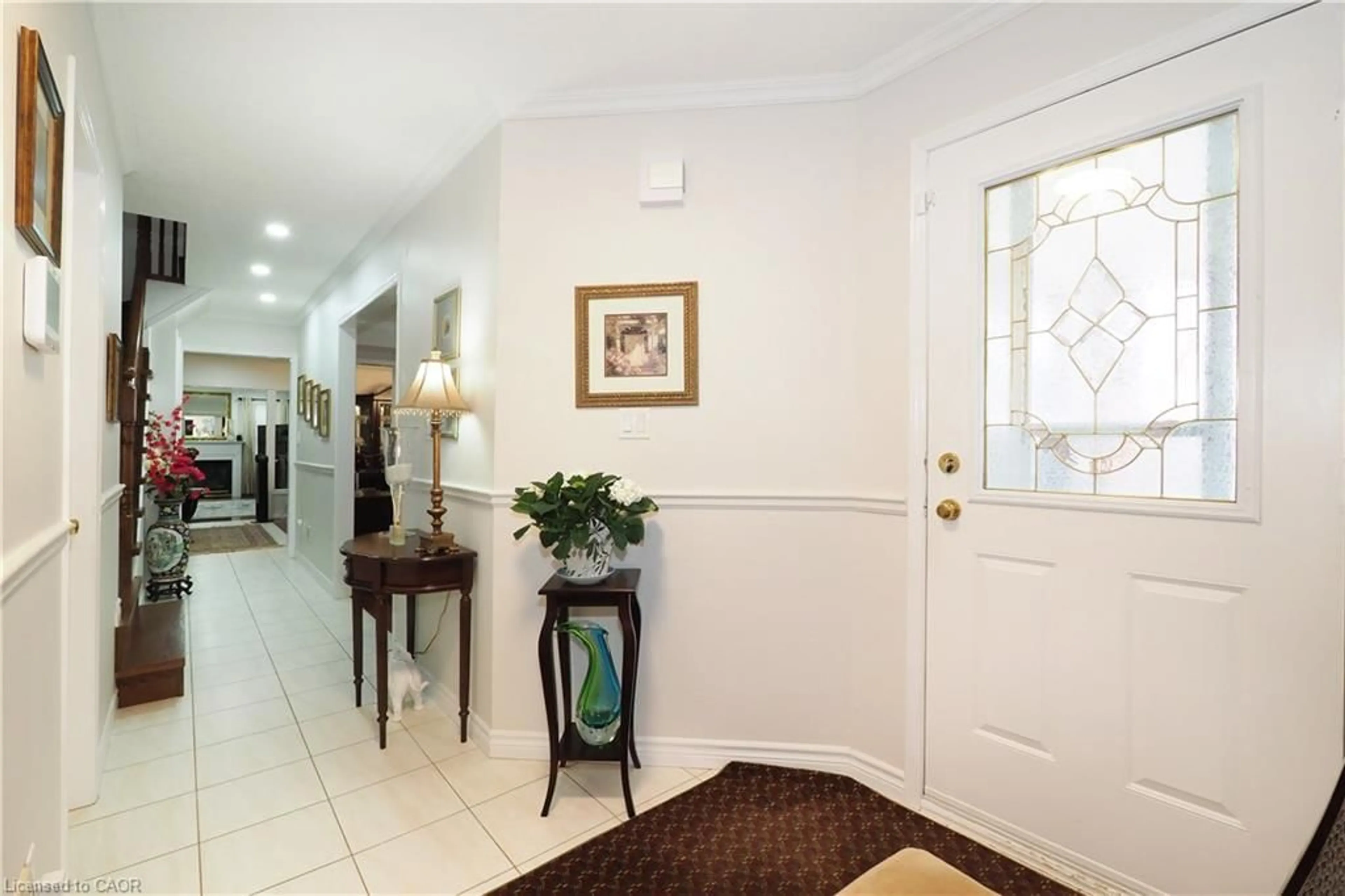 Indoor foyer for 89 Lynnhaven Crt, Kitchener Ontario N2M 5L8