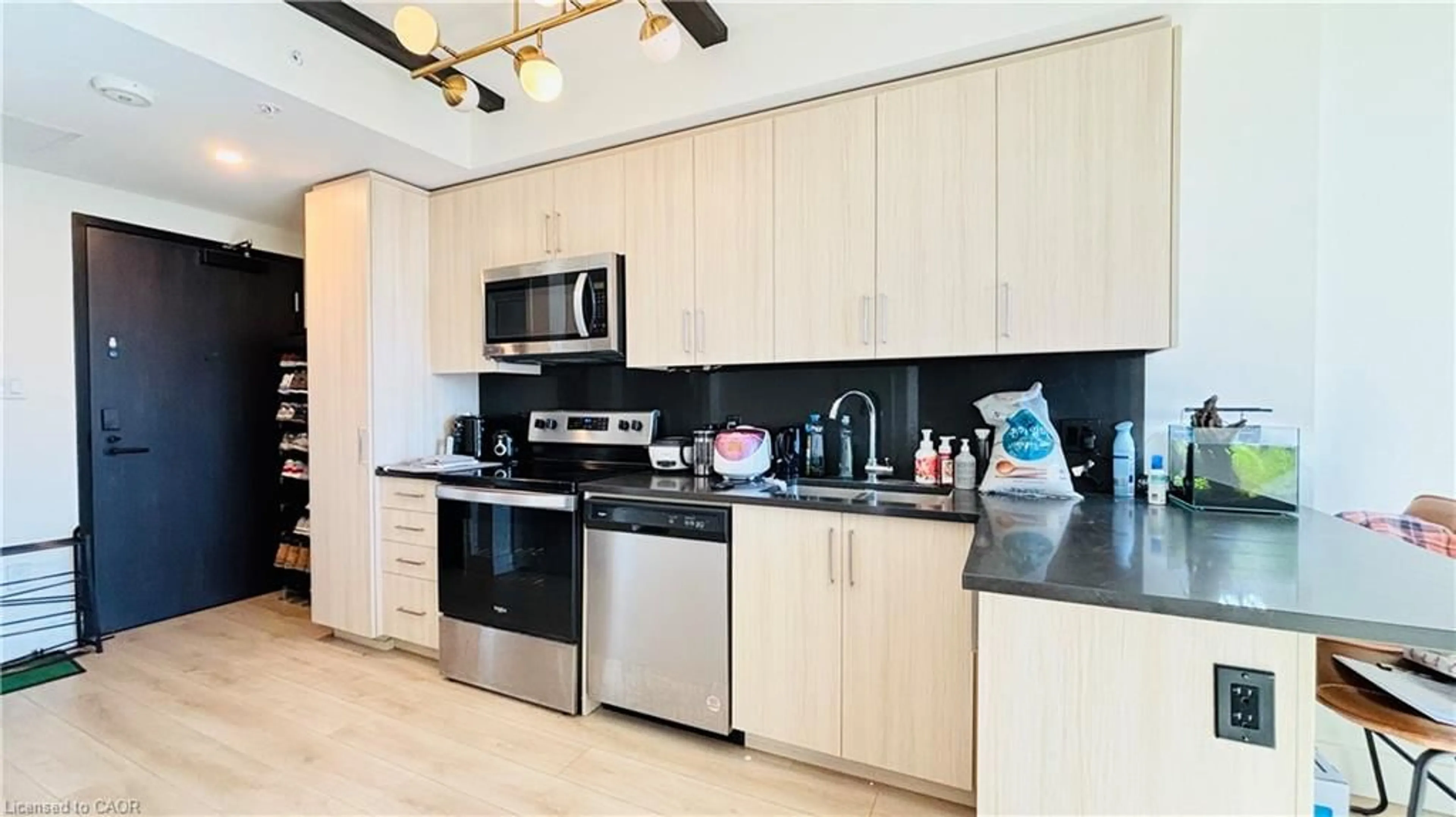 Standard kitchen, ceramic/tile floor for 145 Columbia St #1536, Waterloo Ontario N2L 0K7