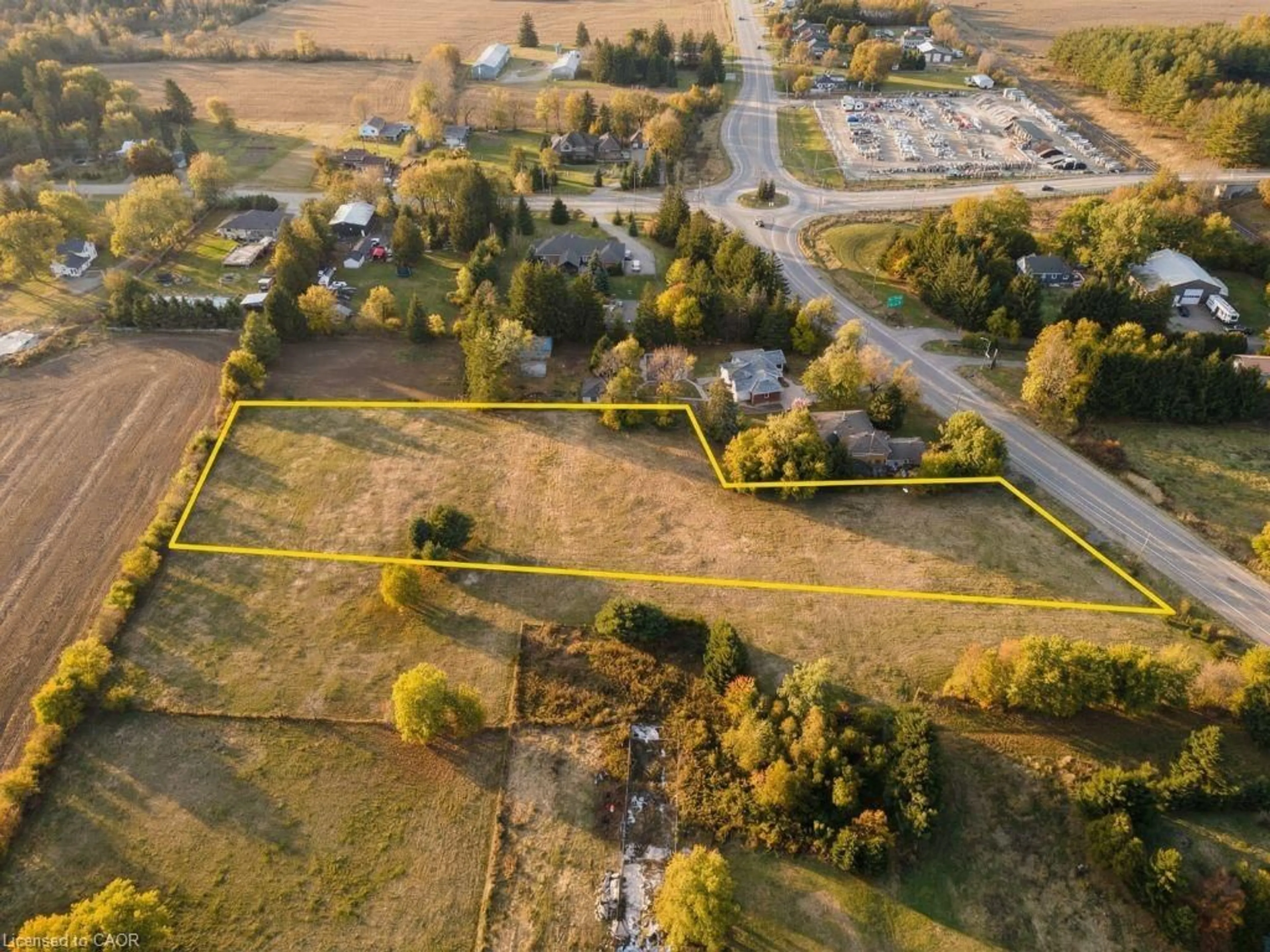 A pic from outside/outdoor area/front of a property/back of a property/a pic from drone, street for 8011 Highway 7, Guelph/Eramosa Ontario N1H 6H8