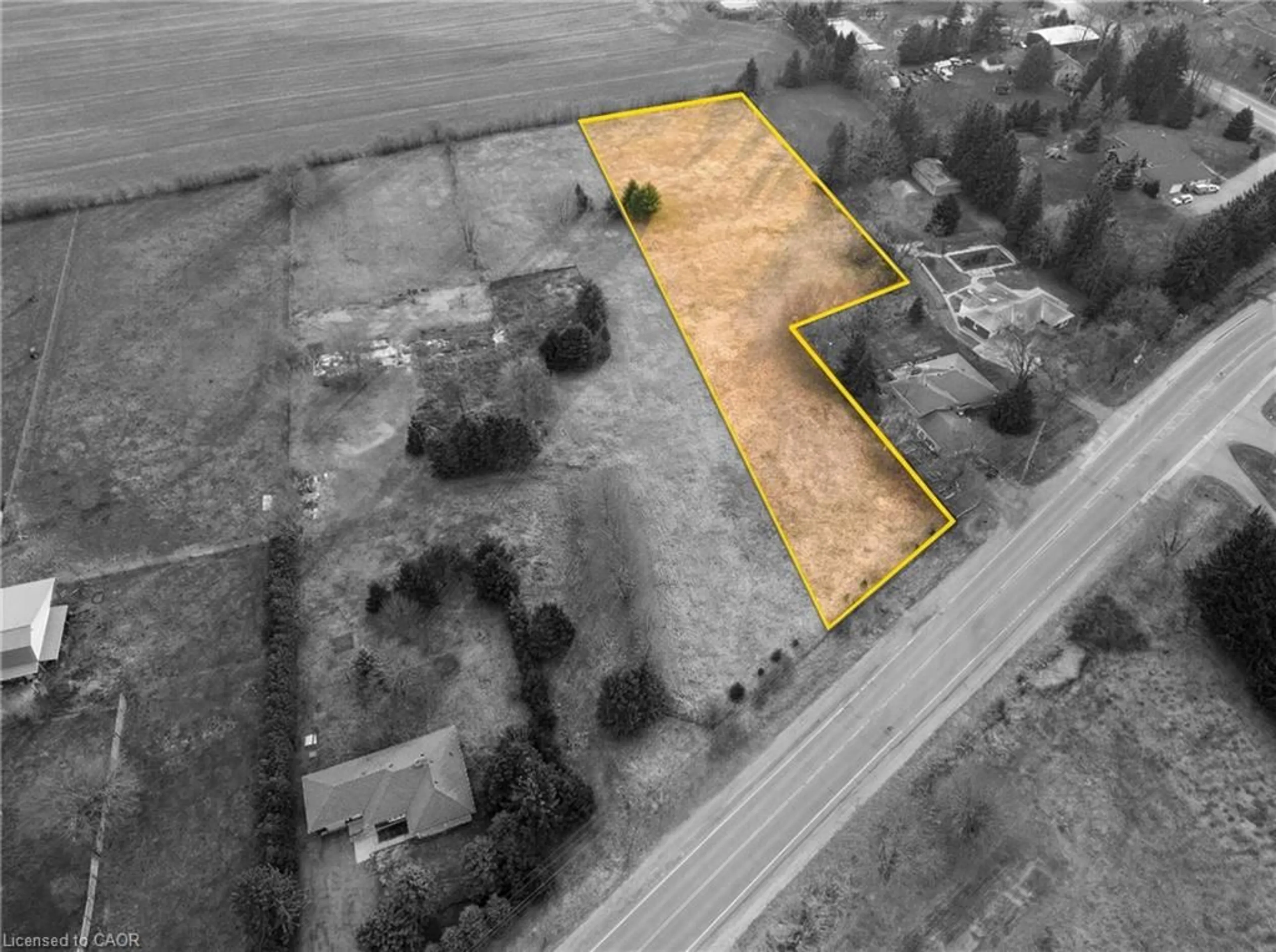 A pic from outside/outdoor area/front of a property/back of a property/a pic from drone, building for 8011 Highway 7, Guelph/Eramosa Ontario N1H 6H8