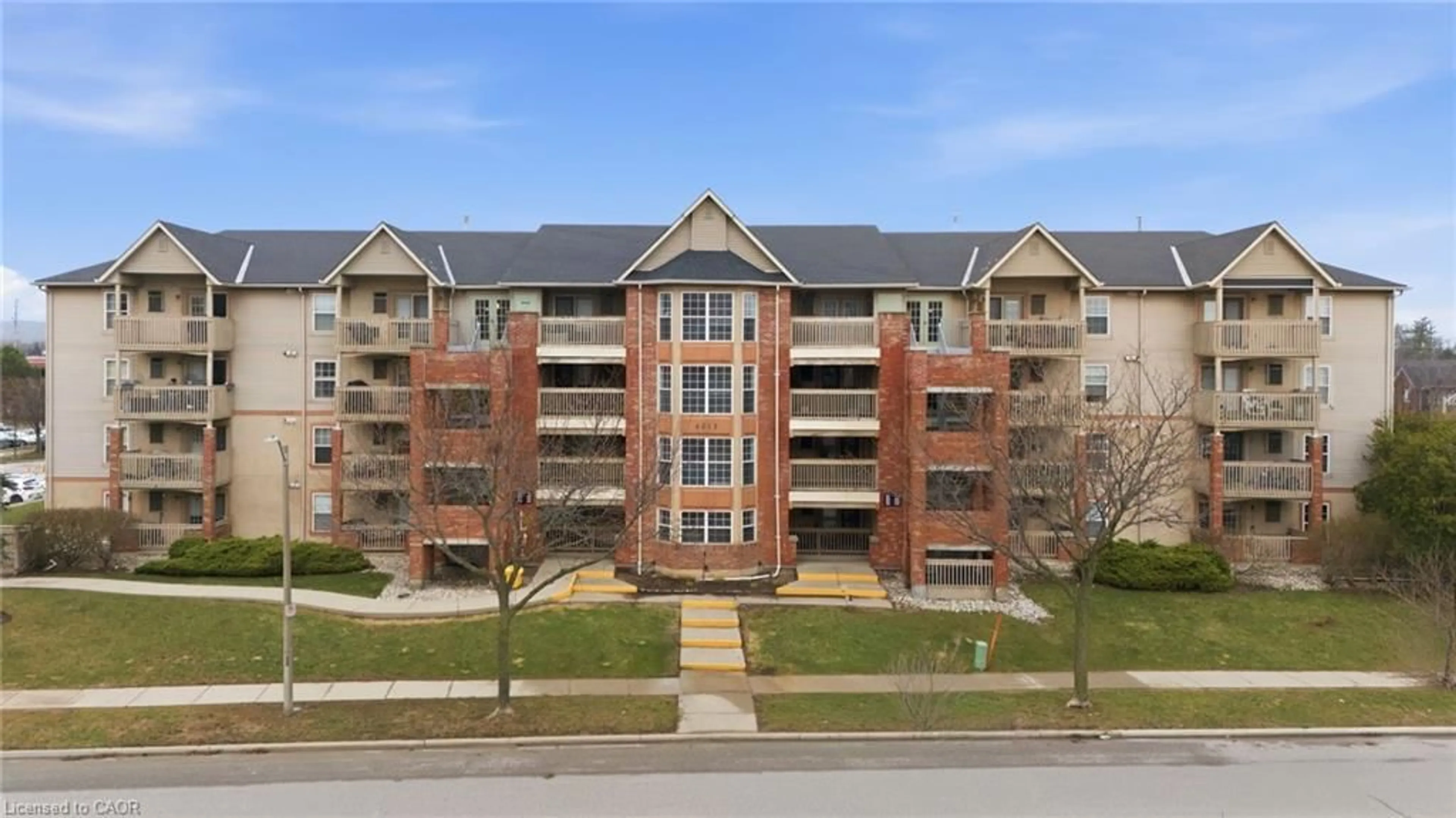 A pic from outside/outdoor area/front of a property/back of a property/a pic from drone, building for 4015 Kilmer Dr #204, Burlington Ontario L7M 4M4