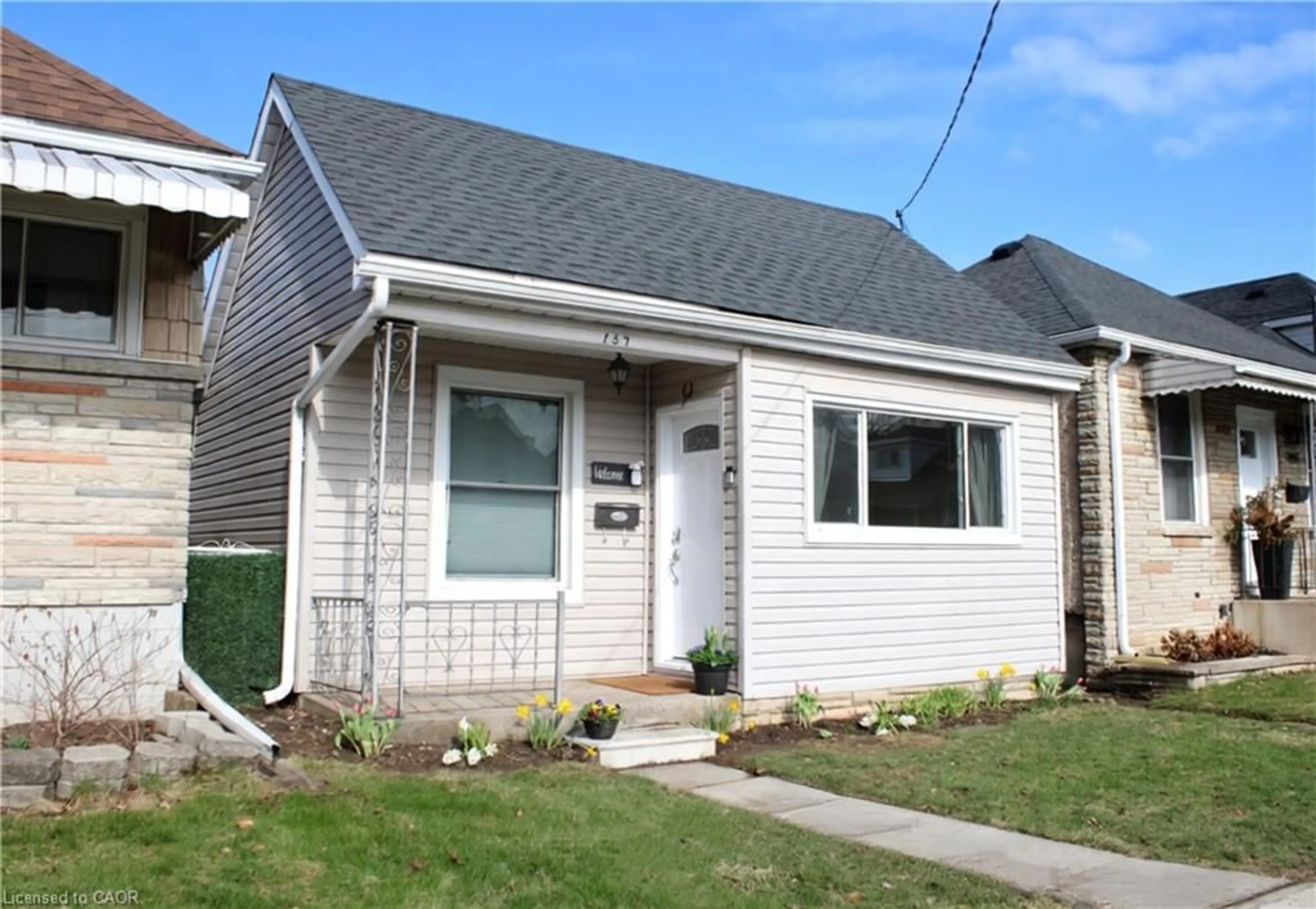 Home with vinyl exterior material, street for 157 Tragina Ave, Hamilton Ontario L8H 5C7