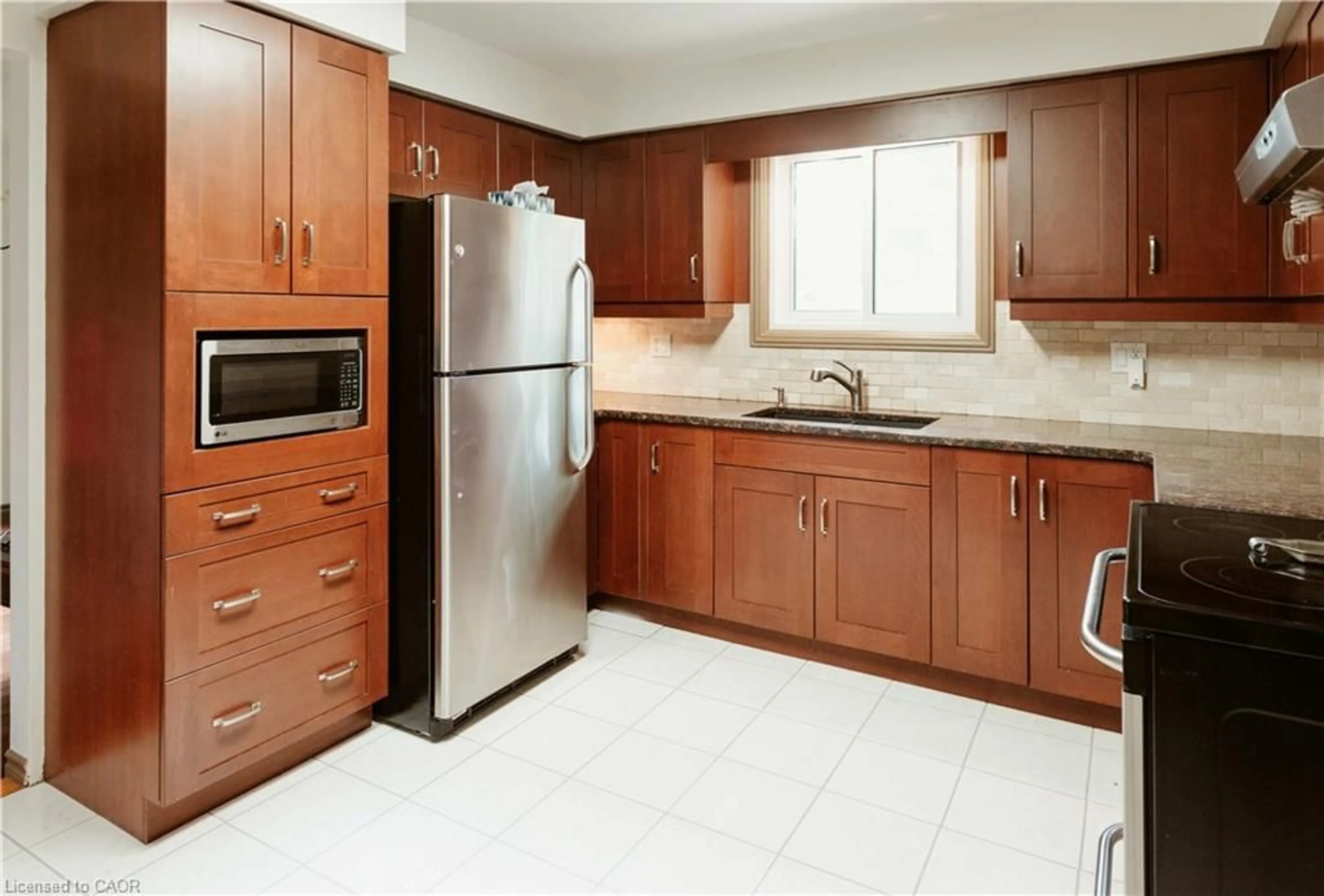 Standard kitchen, ceramic/tile floor for 642 Cedargrove Pl, Waterloo Ontario N2L 4Y9
