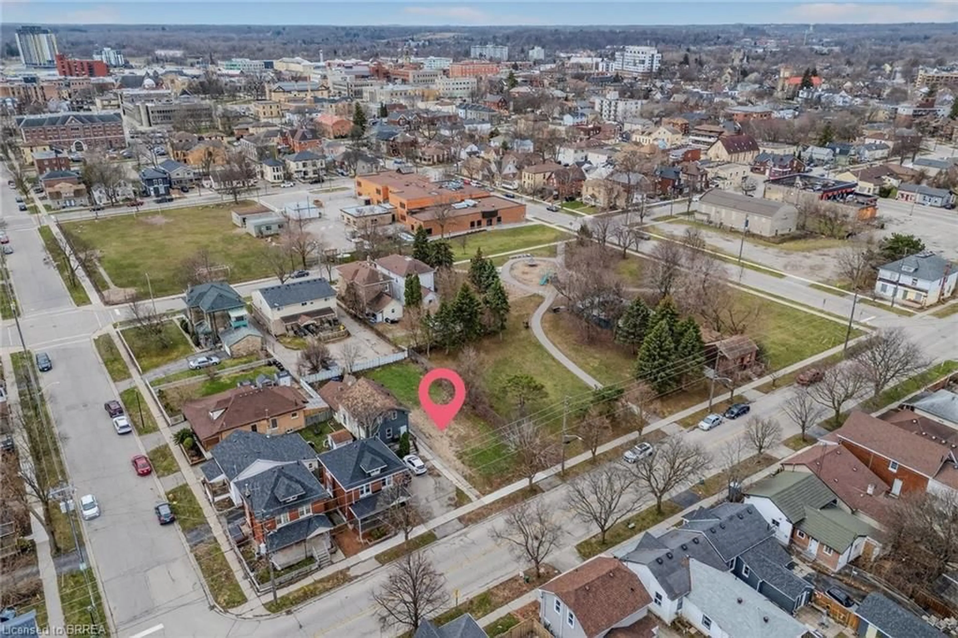 A pic from outside/outdoor area/front of a property/back of a property/a pic from drone, street for 43 Grey St, Brantford Ontario N3T 2T1
