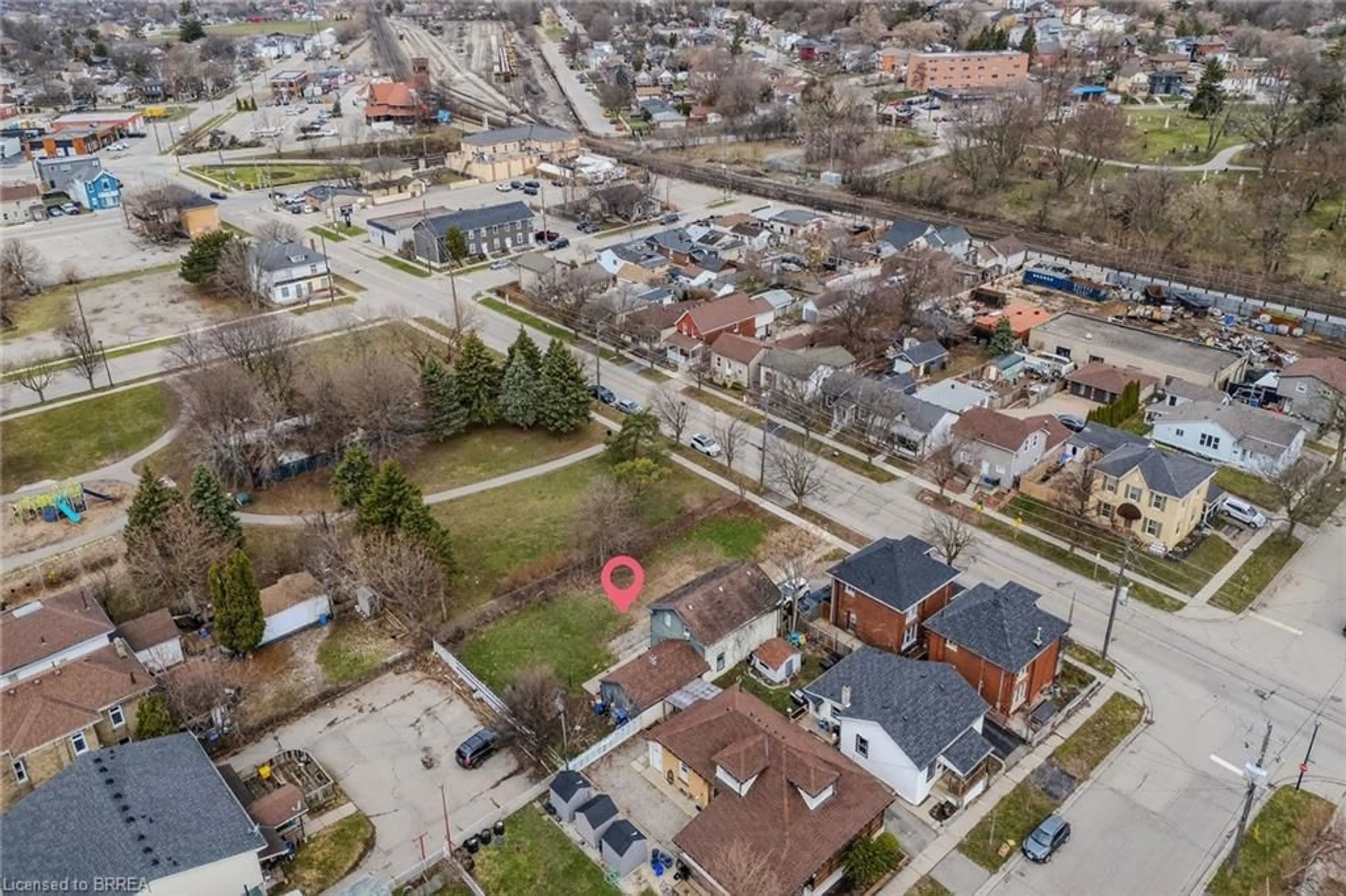 A pic from outside/outdoor area/front of a property/back of a property/a pic from drone, street for 43 Grey St, Brantford Ontario N3T 2T1