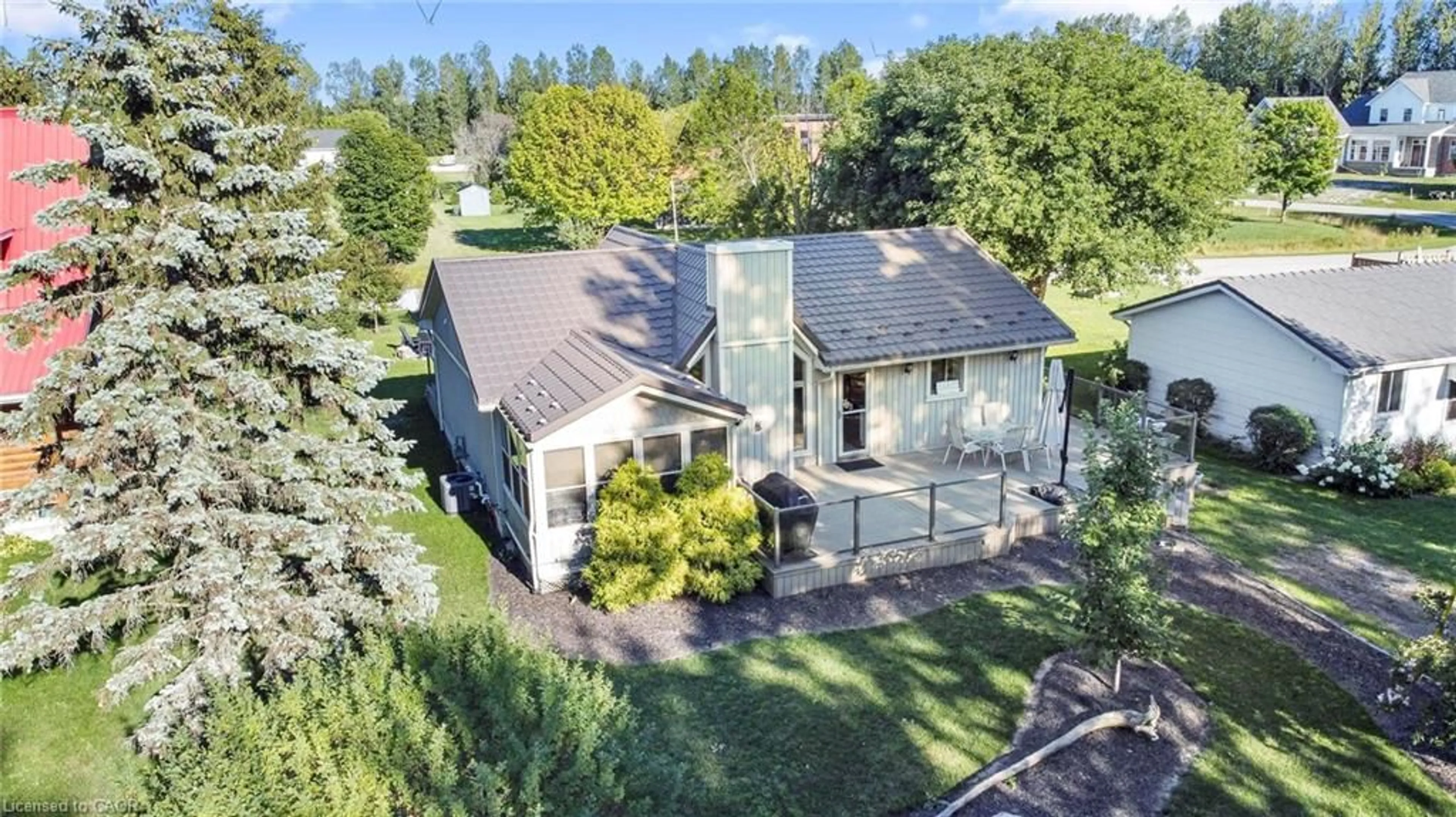 A pic from outside/outdoor area/front of a property/back of a property/a pic from drone, building for 71842 Sunview Ave, Dashwood Ontario N0M 2T0
