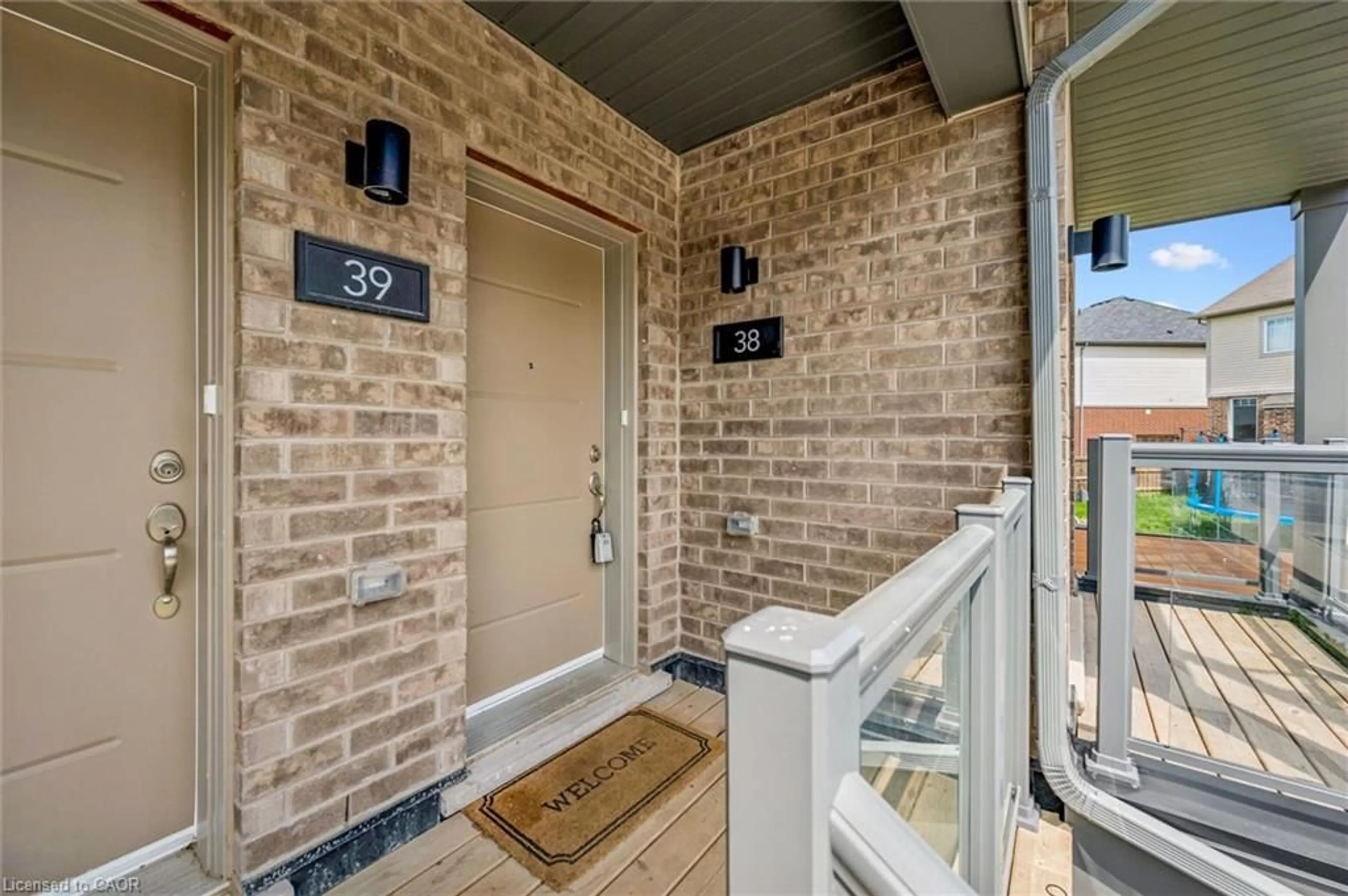 Indoor entryway for 205 West Oak Trail #38, Kitchener Ontario N2R 0R9