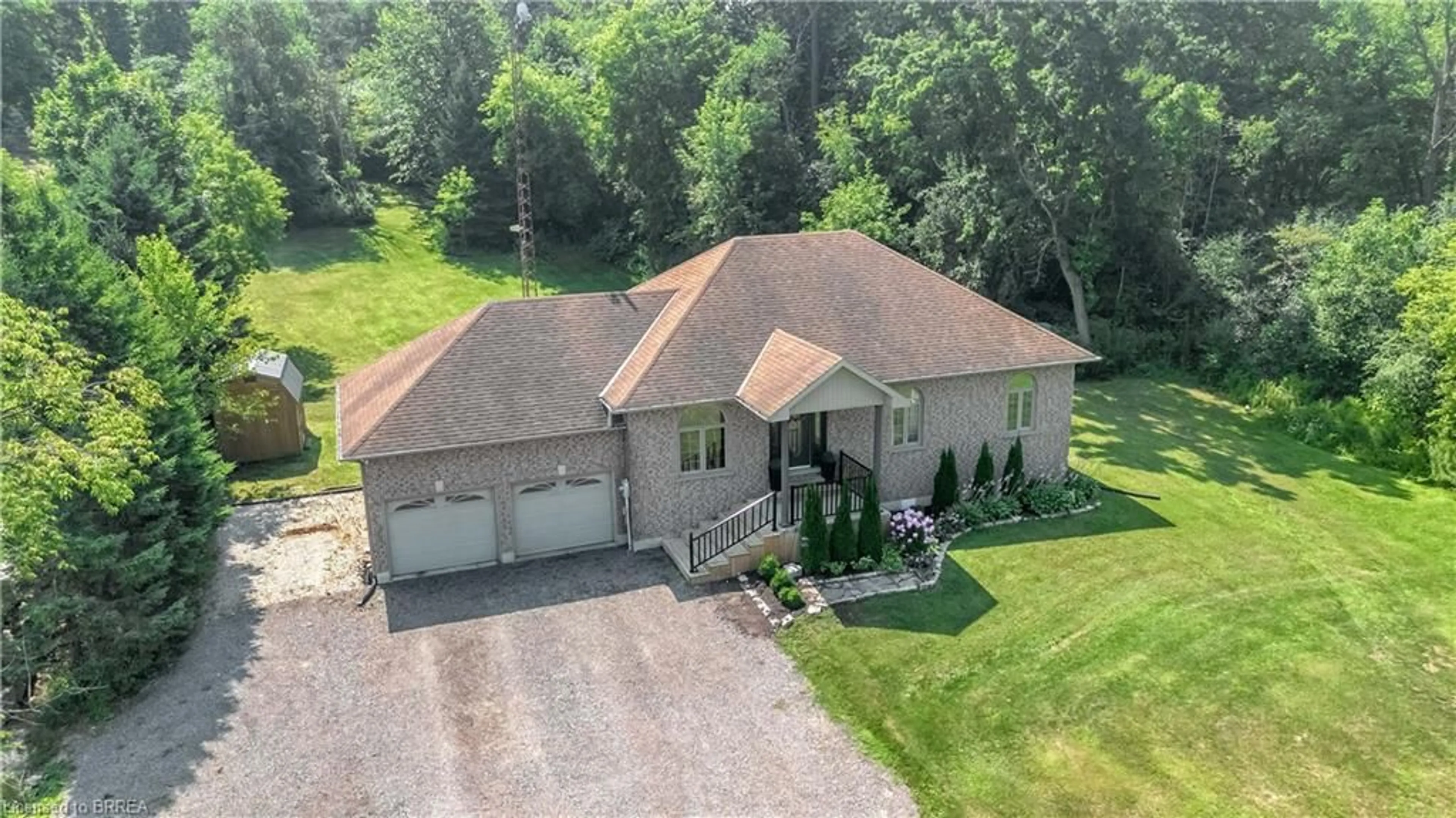 A pic from outside/outdoor area/front of a property/back of a property/a pic from drone, building for 30 Douglas St, Brantford Ontario N3T 0M6