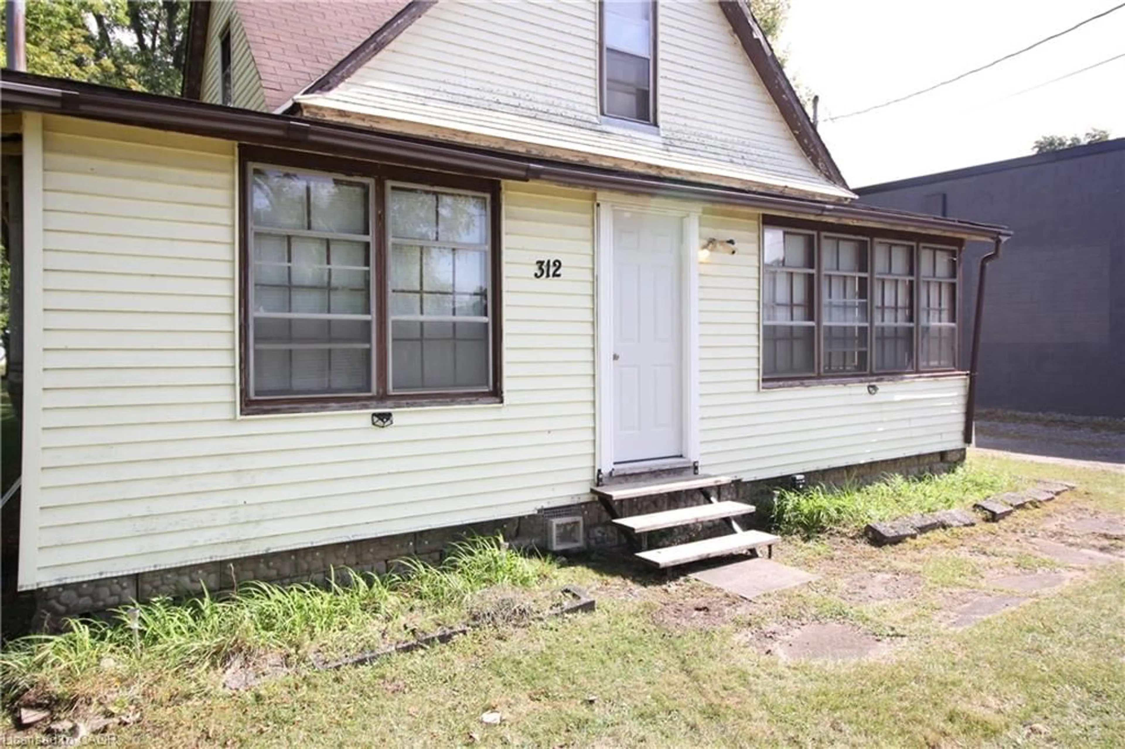 Home with vinyl exterior material, street for 312 Ridgeway Rd, Crystal Beach Ontario L0S 1B0