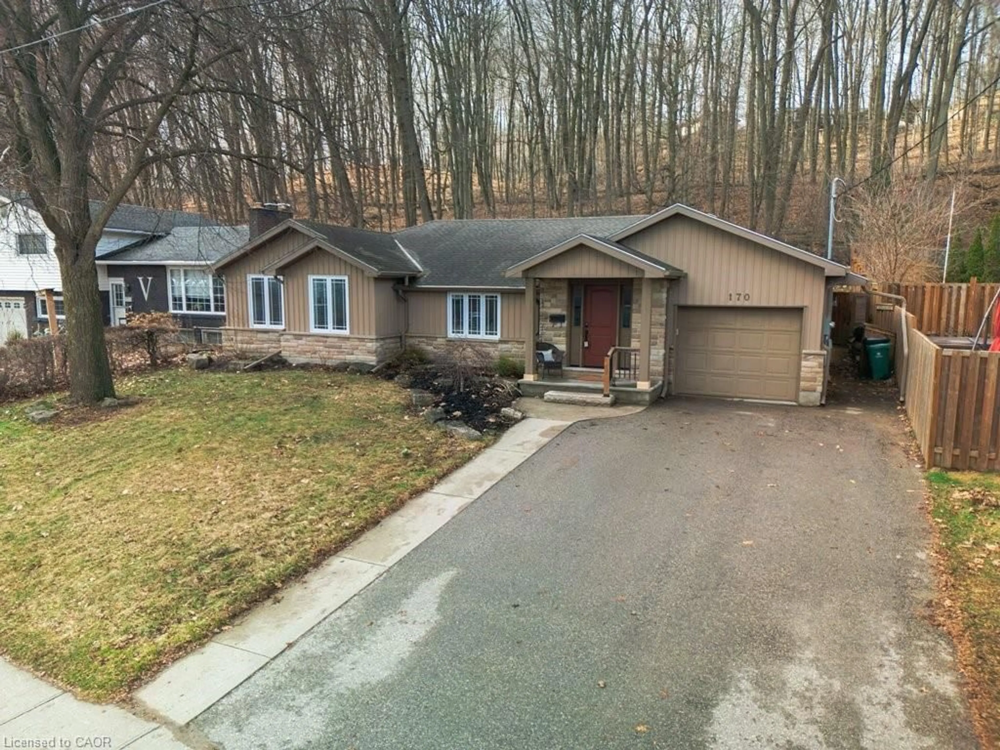 A pic from outside/outdoor area/front of a property/back of a property/a pic from drone, street for 170 Tait St, Cambridge Ontario N1S 3G3