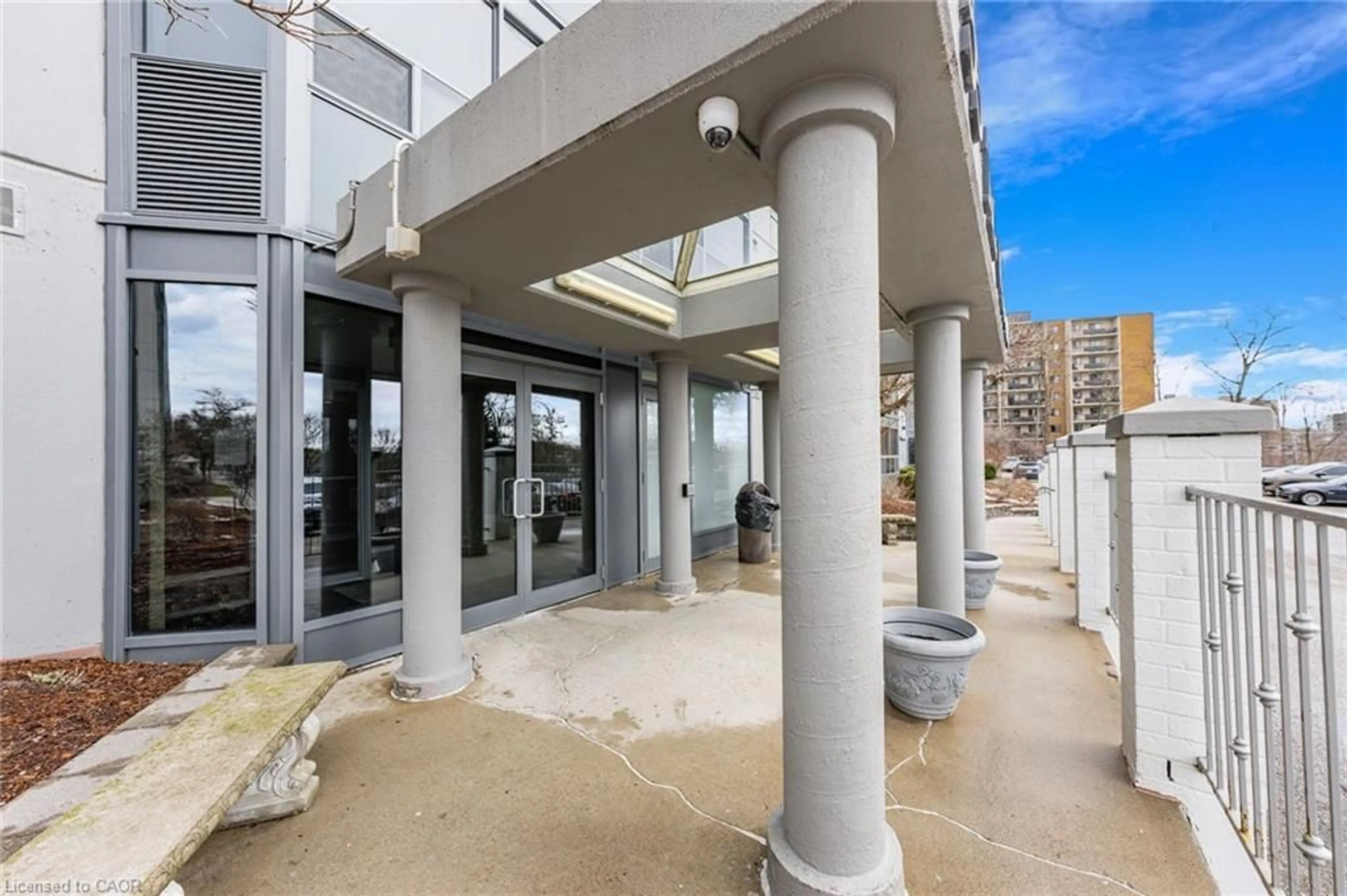 Patio, building for 55 Green Valley Dr #1504, Kitchener Ontario N2P 1Z6