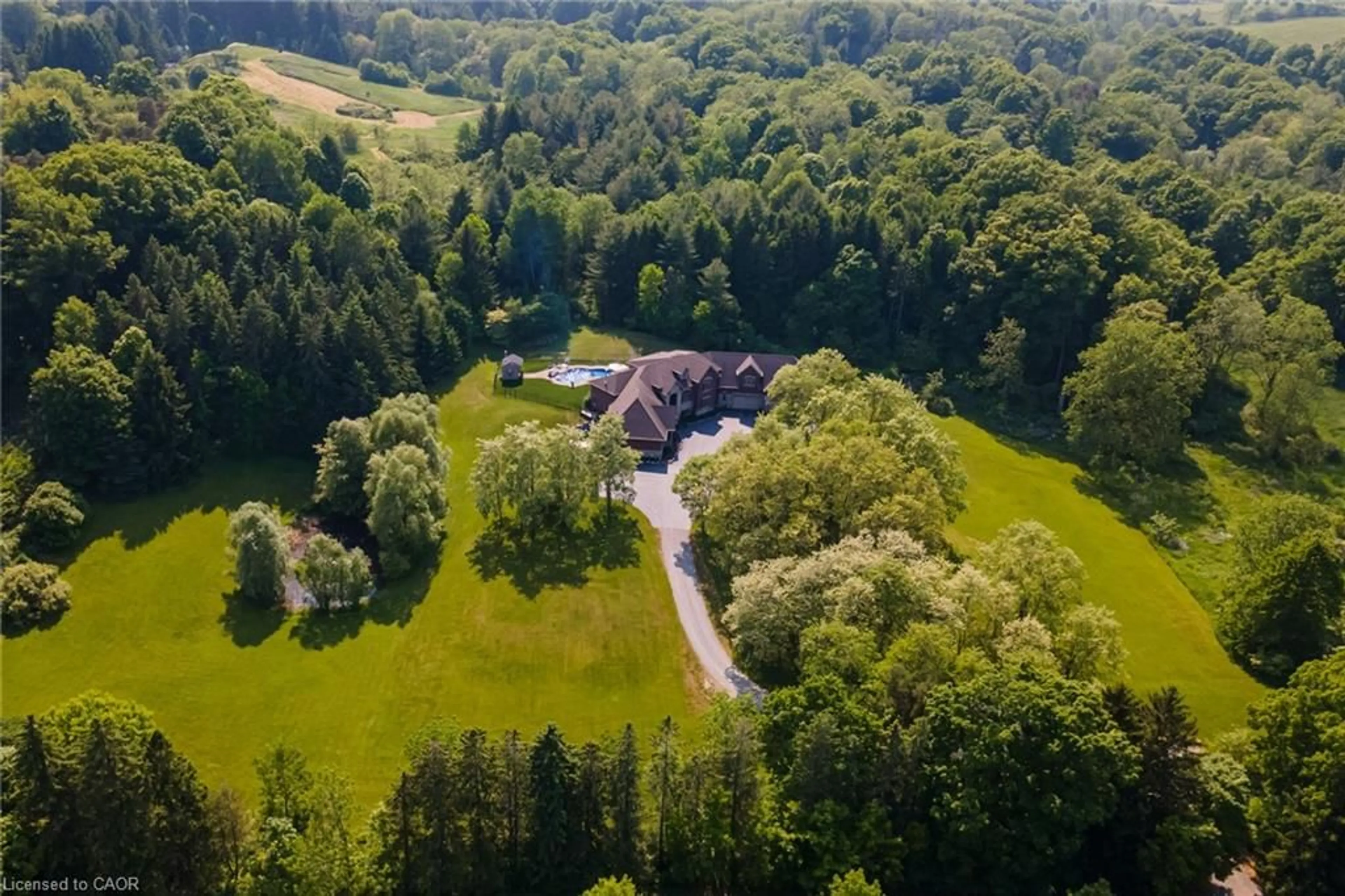 A pic from outside/outdoor area/front of a property/back of a property/a pic from drone, forest/trees view for 814 Binkley Rd, Ancaster Ontario L9H 5E3