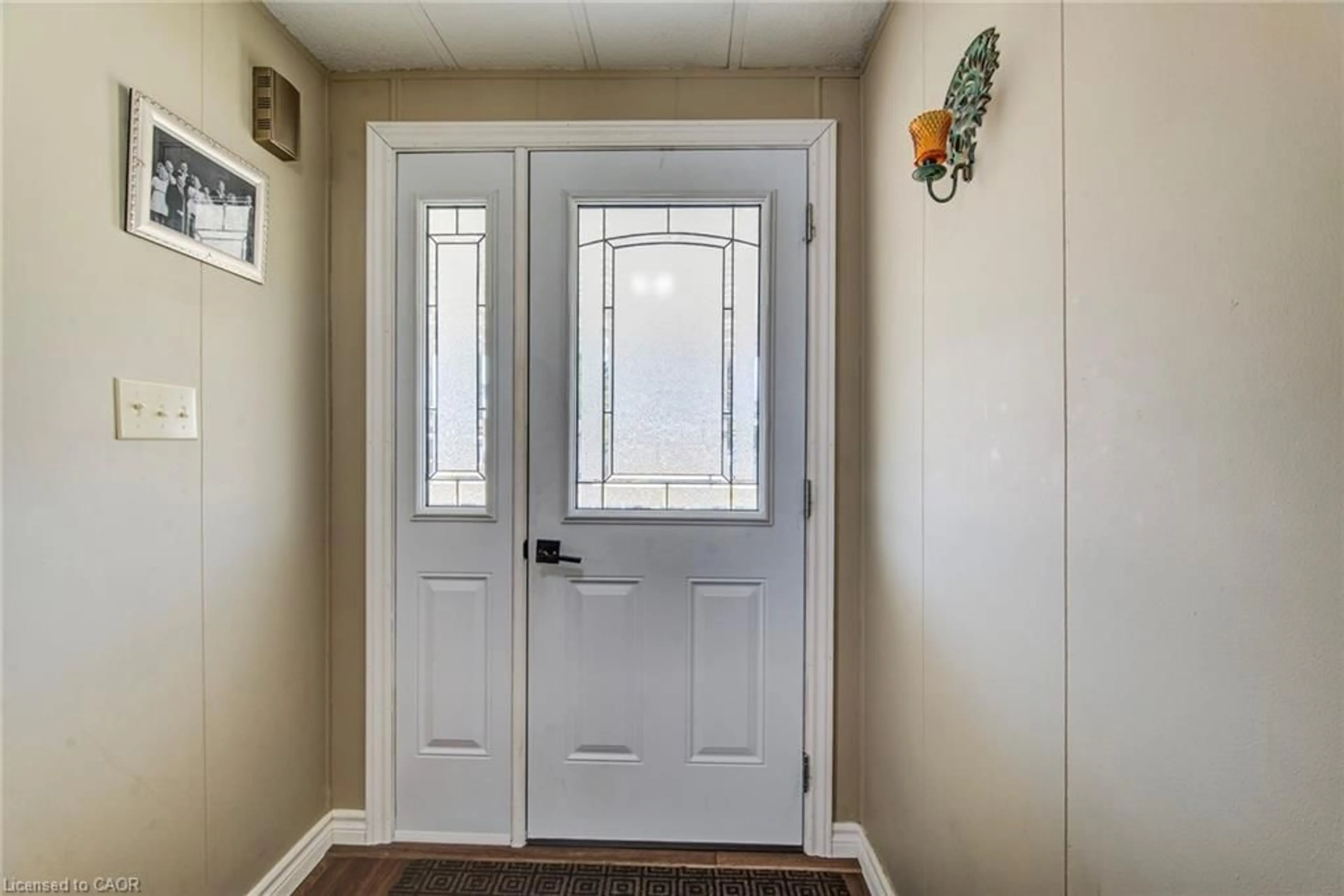 Indoor entryway for 21 Fairview Cres, Listowel Ontario N4W 3G8