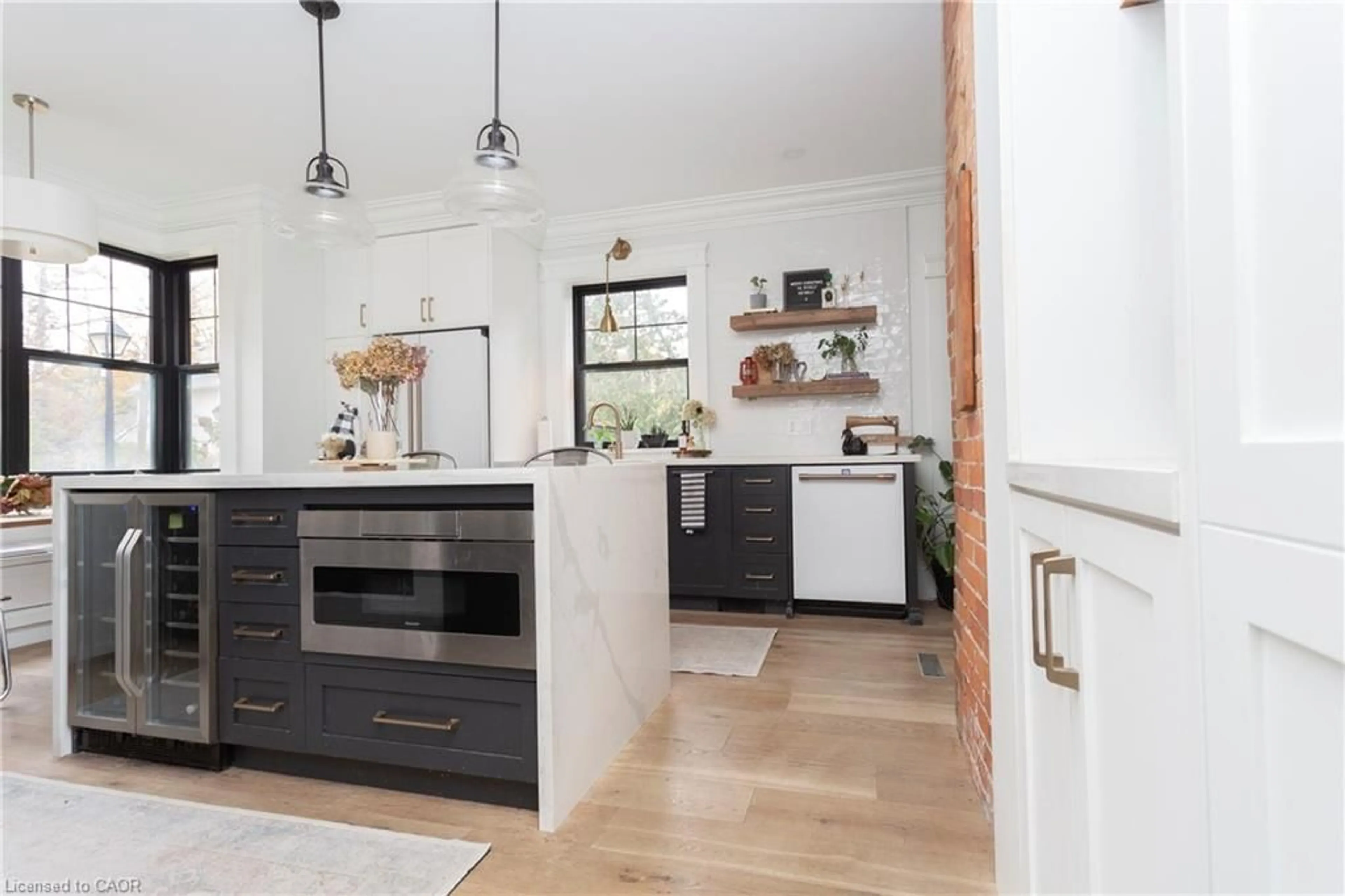 Open concept kitchen, unknown for 1406 Ontario St, Burlington Ontario L7S 1G4