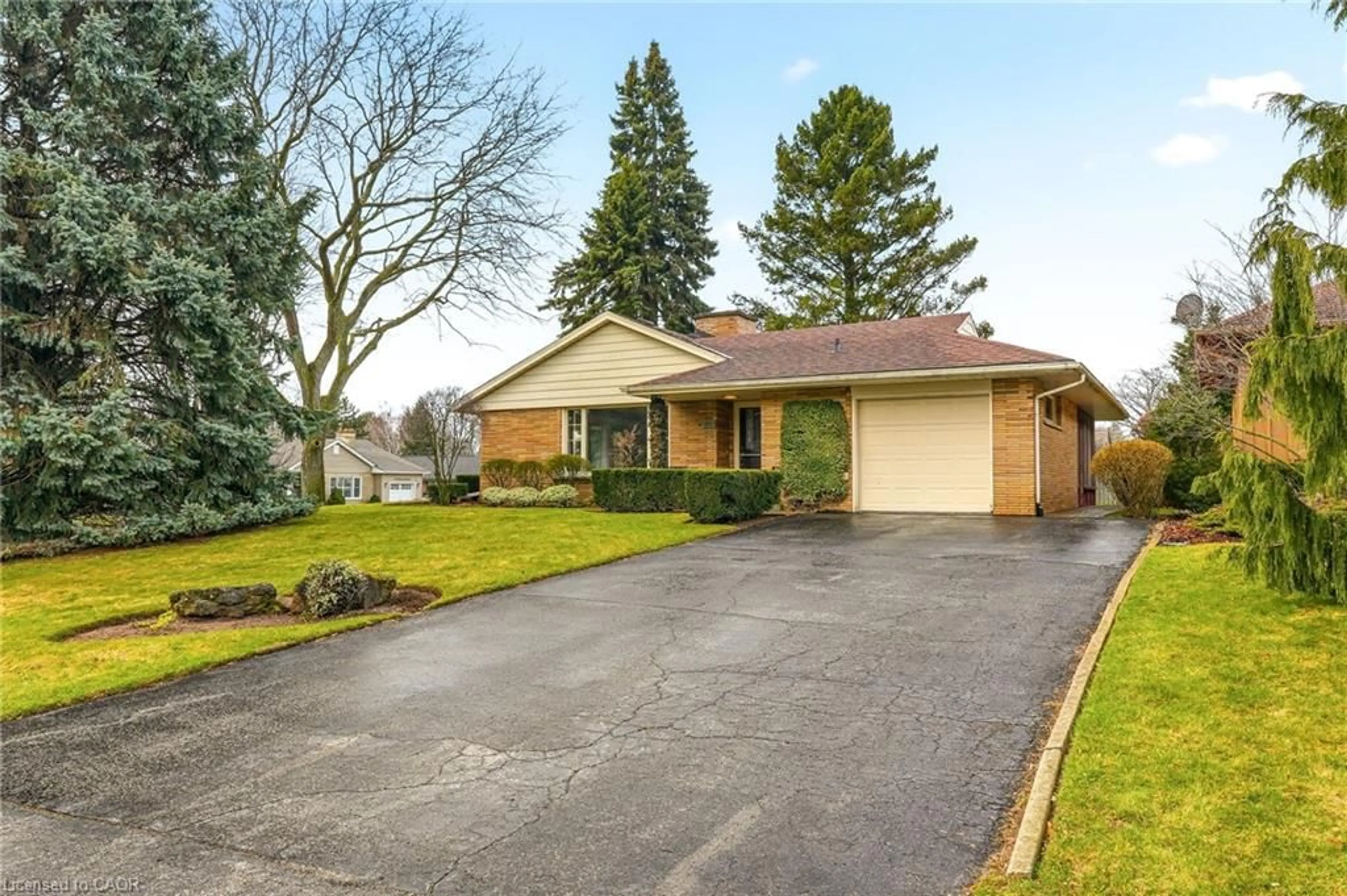 Home with brick exterior material, street for 890 Falcon Blvd, Burlington Ontario L7T 3B7