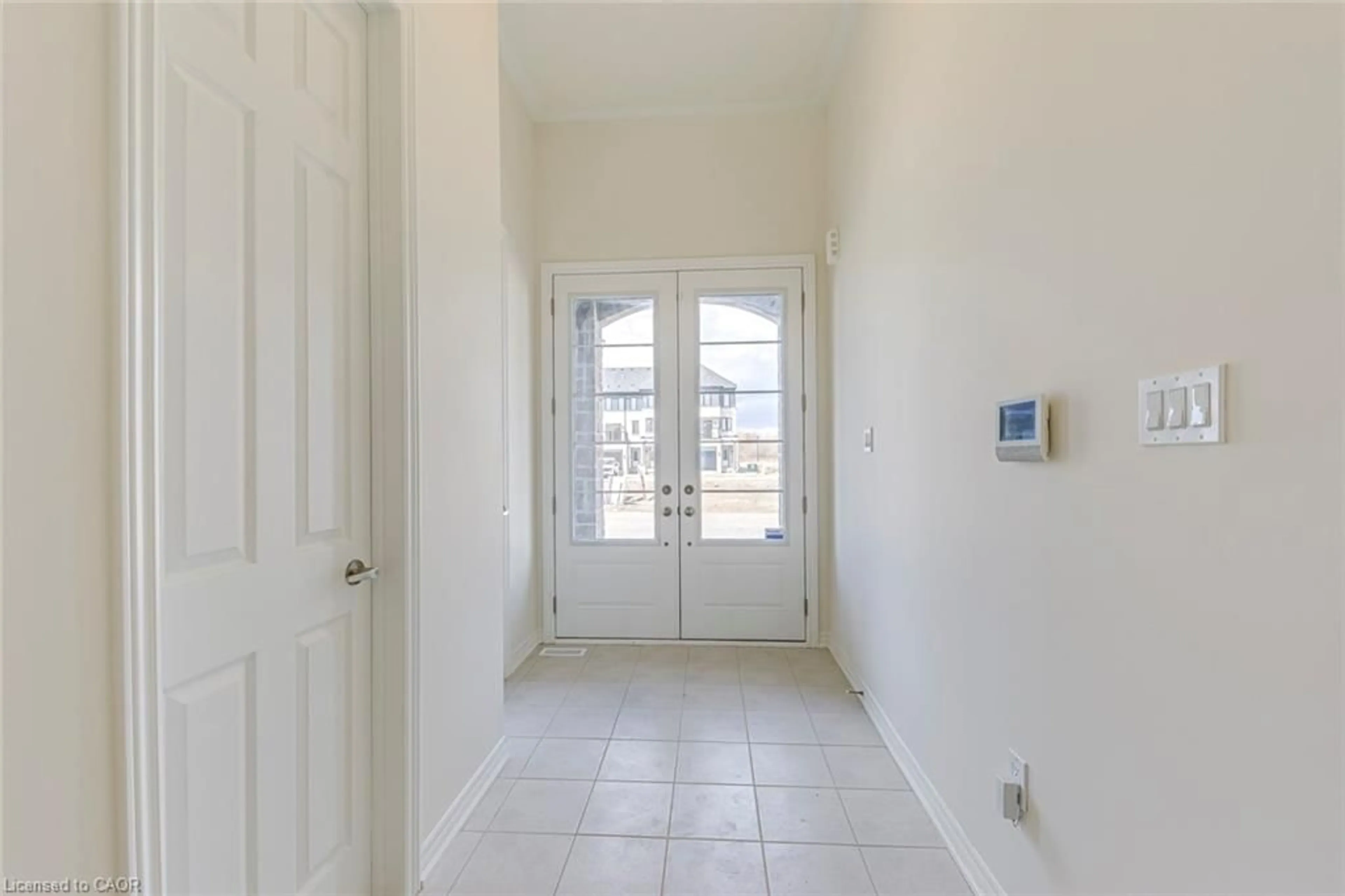 Indoor entryway for 681 Catalina Manor, Pickering Ontario L1X 0V1