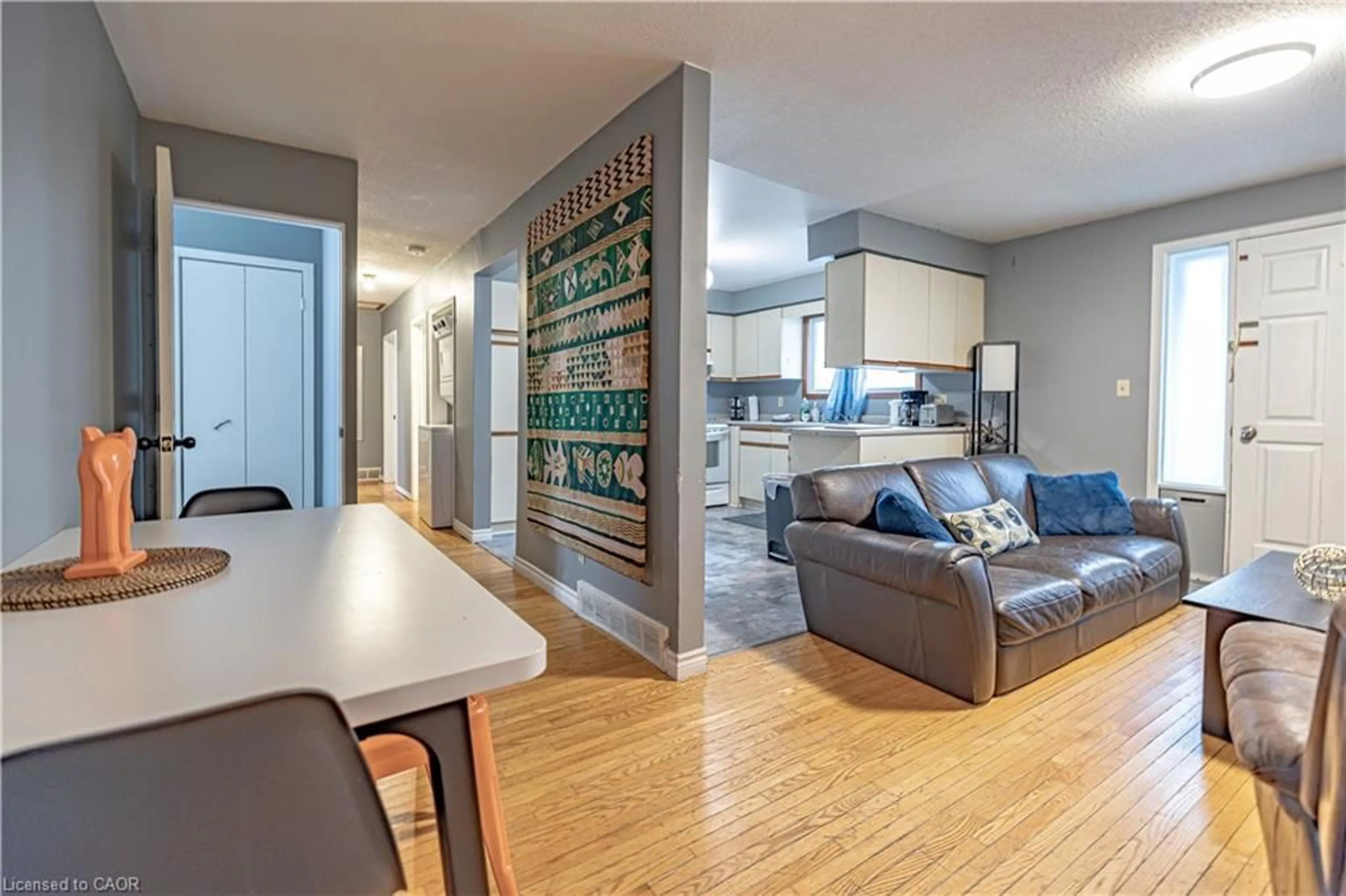 Open concept kitchen, wood/laminate floor for 60 Austin Dr, Waterloo Ontario N2L 3Y4