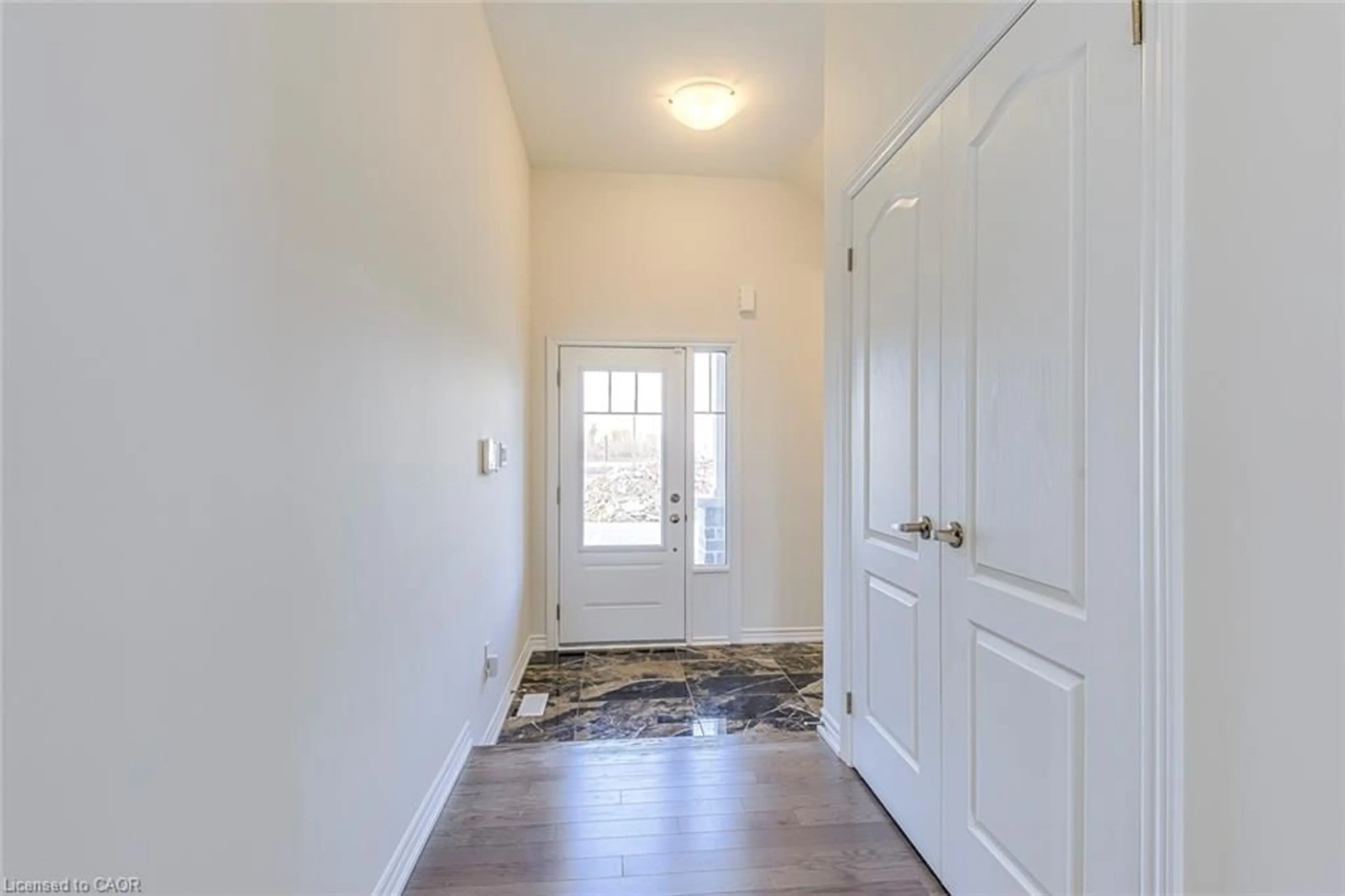 Indoor entryway for 679 Catalina Manor, Pickering Ontario L1X 0V2