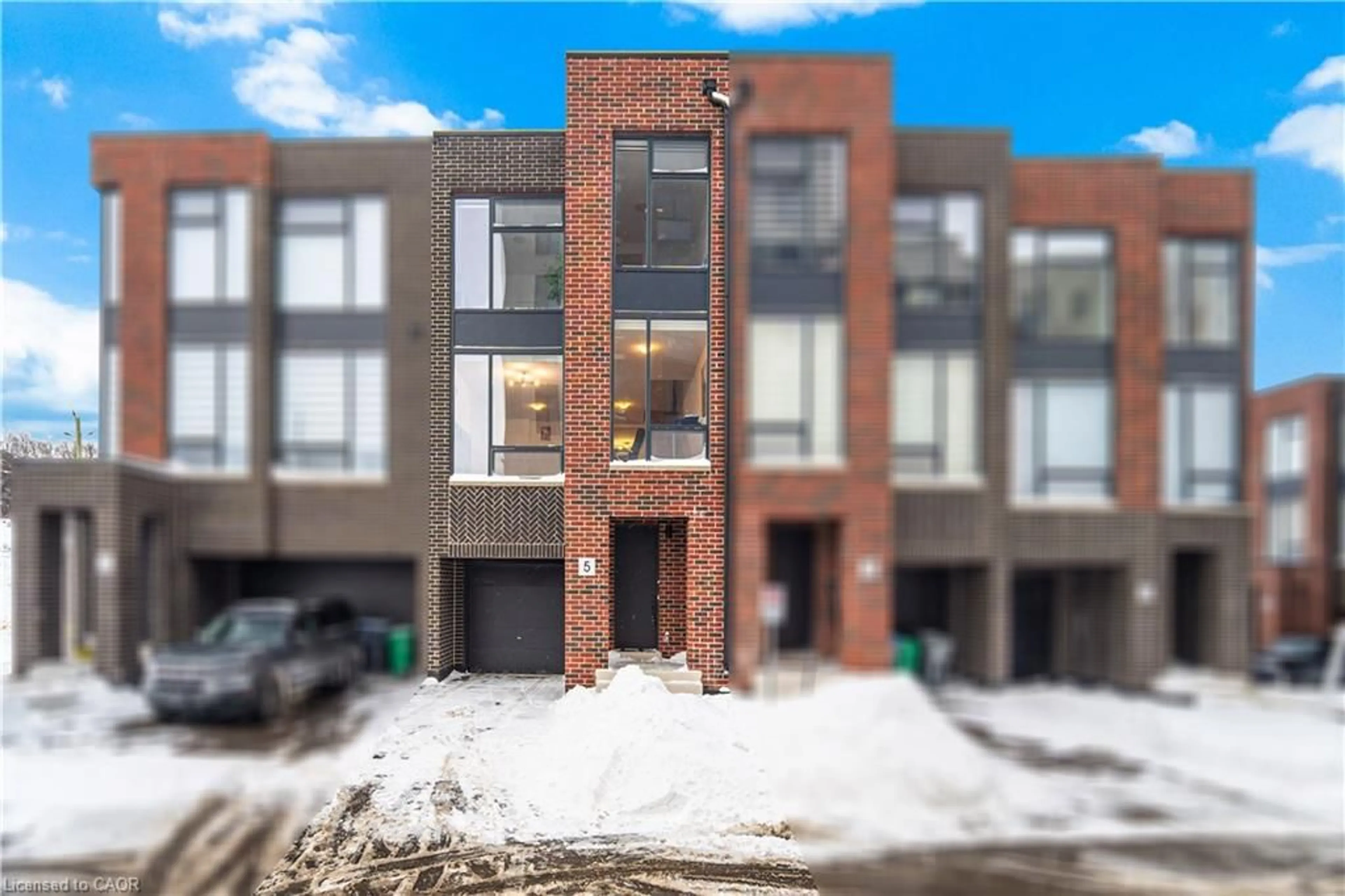 Home with brick exterior material, building for 5 Taylor Crt, Peel Ontario L7E 2R7