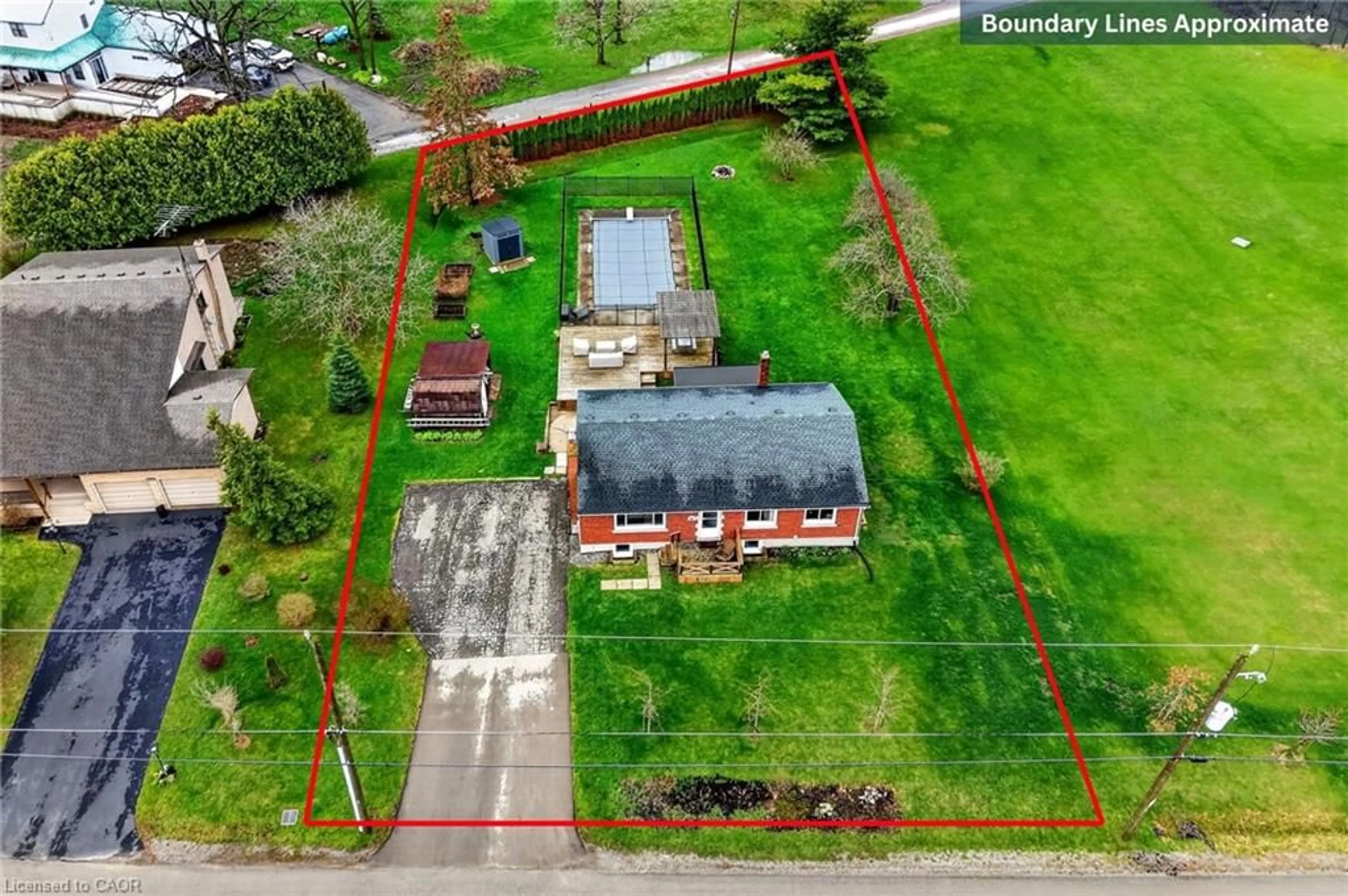A pic from outside/outdoor area/front of a property/back of a property/a pic from drone, building for 1510 Pelham Rd, St. Catharines Ontario L2R 6P7
