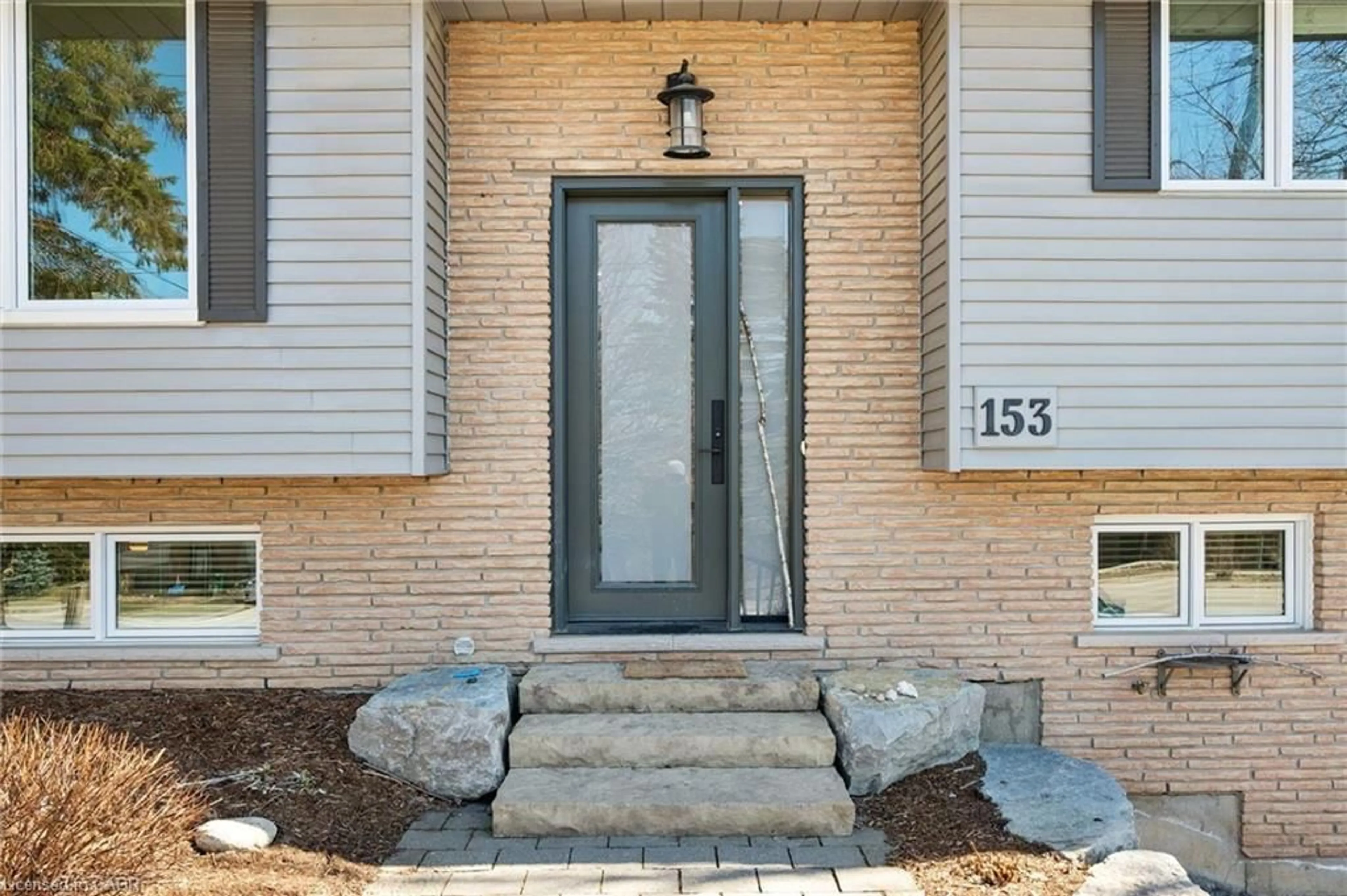Indoor entryway for 153 Harris St, Rockwood Ontario N0B 2K0