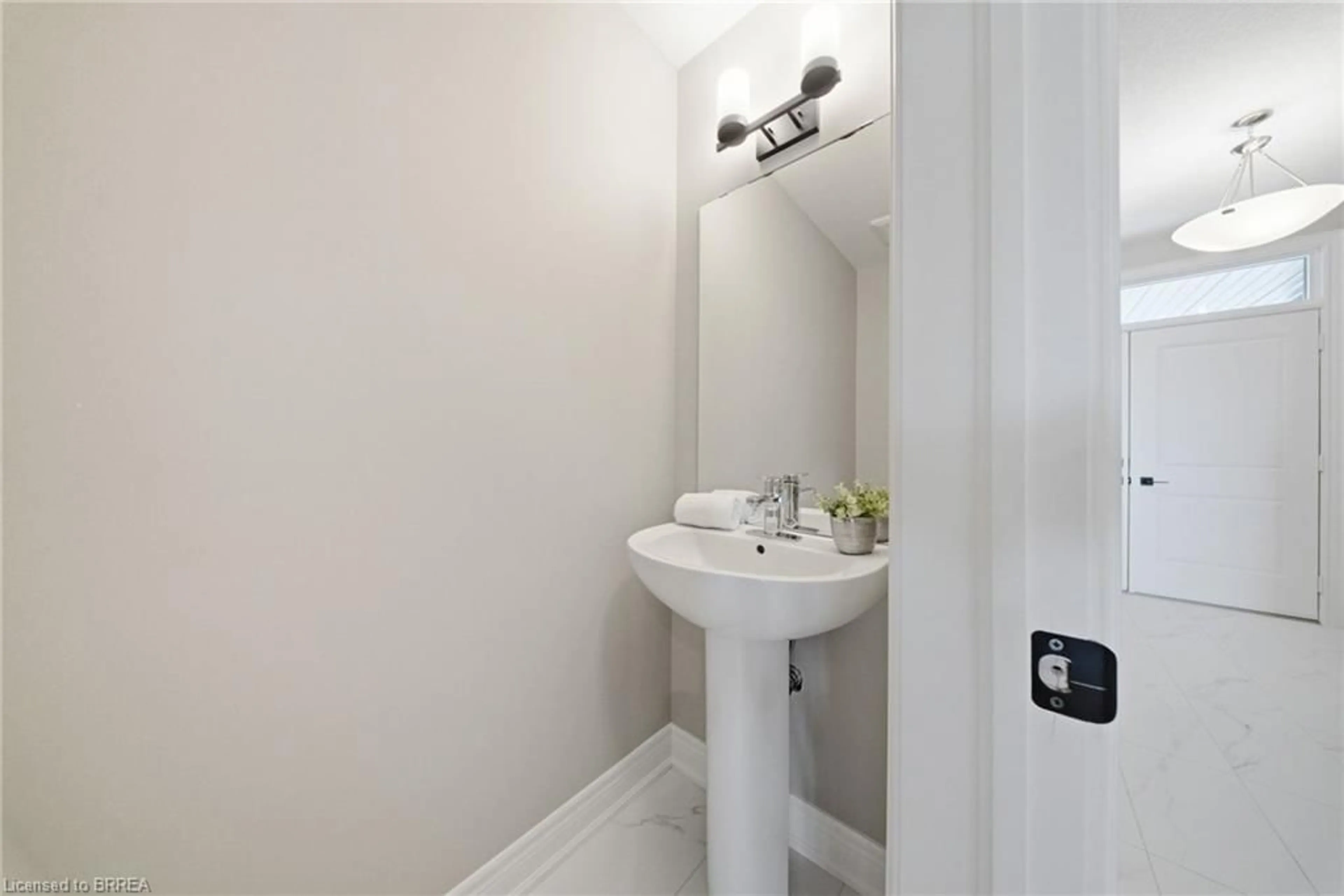 Standard bathroom, ceramic/tile floor for 251 Lafayette St, Jarvis Ontario N0A 1J0