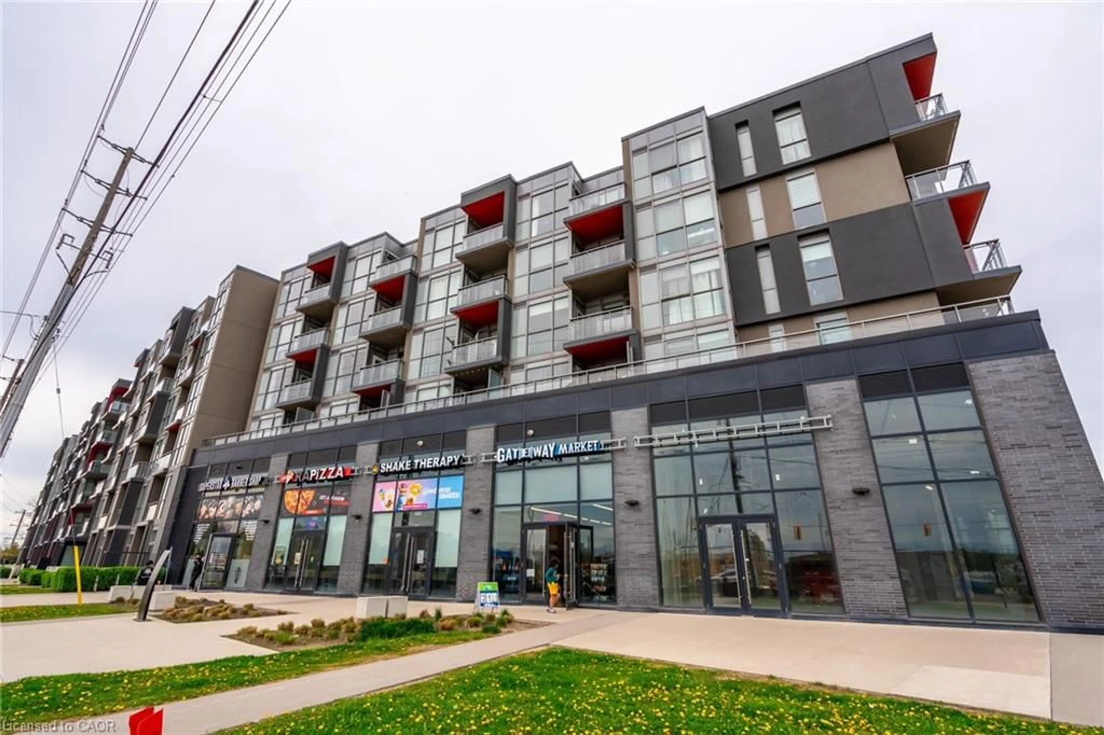 Patio, building for 5240 Dundas St #B418, Burlington Ontario L7L 0J6