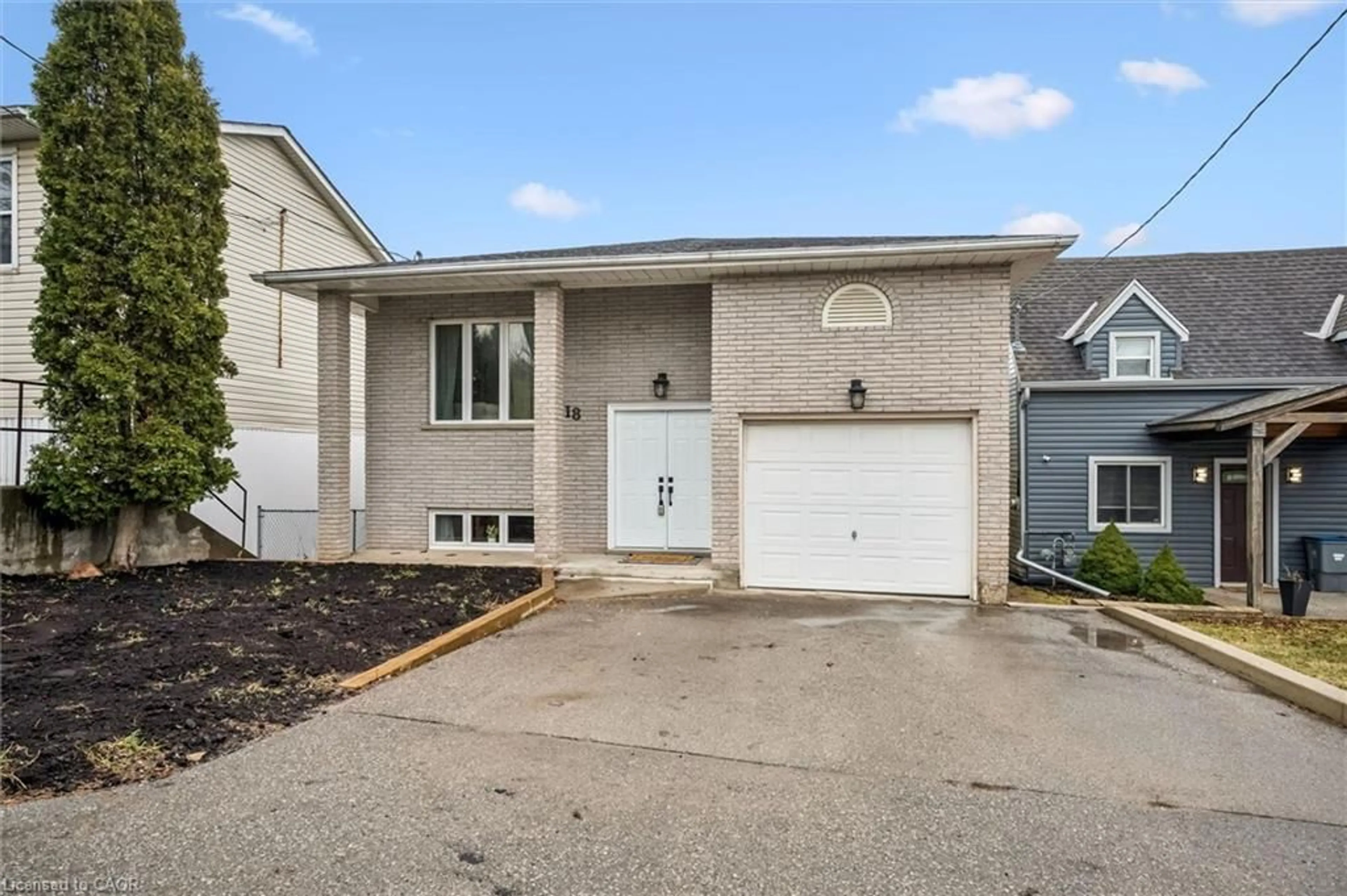 Unknown for 18 Avenue Rd, Cambridge Ontario N1R 1B8