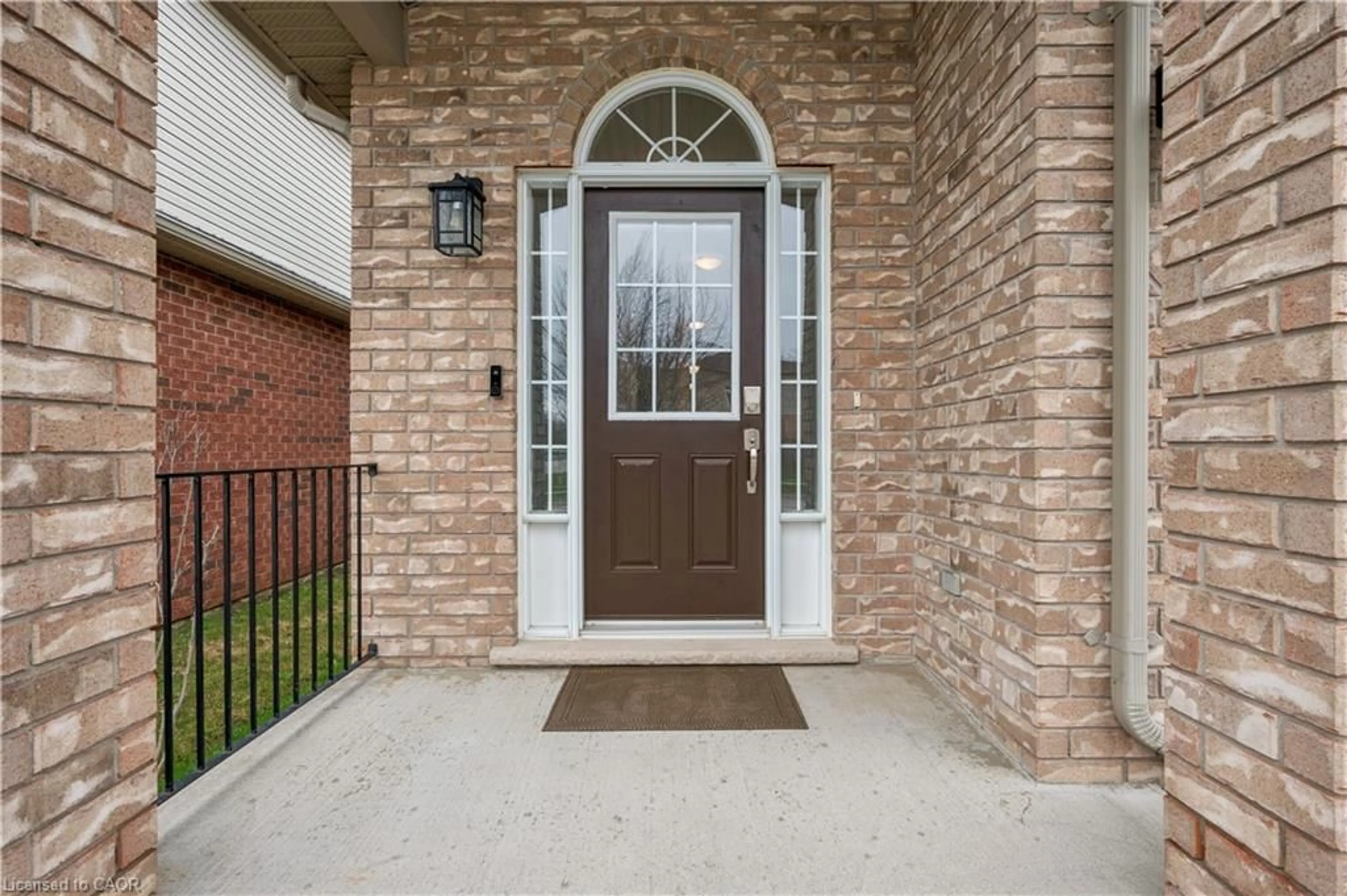 Indoor entryway for 202 Sleaford St, Waterloo Ontario N2J 4Z8