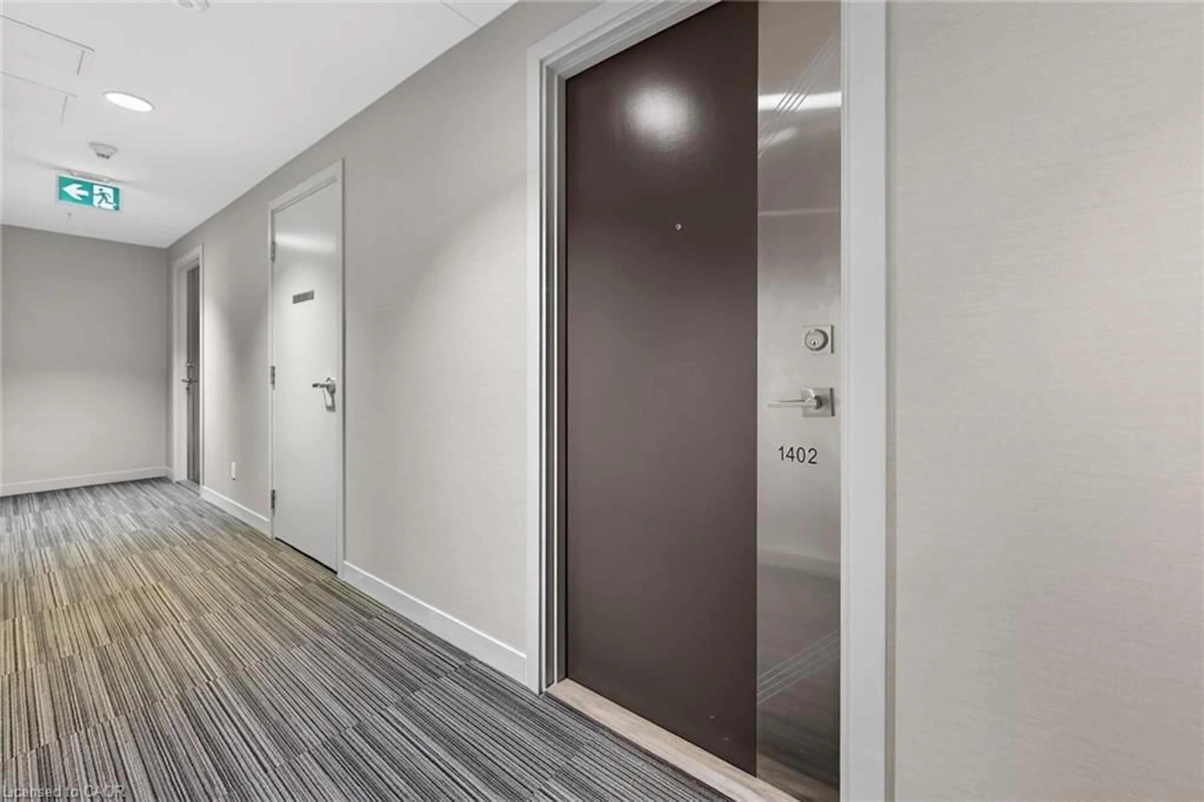 Indoor foyer for 2081 Fairview St #1402, Burlington Ontario L7R 2C8