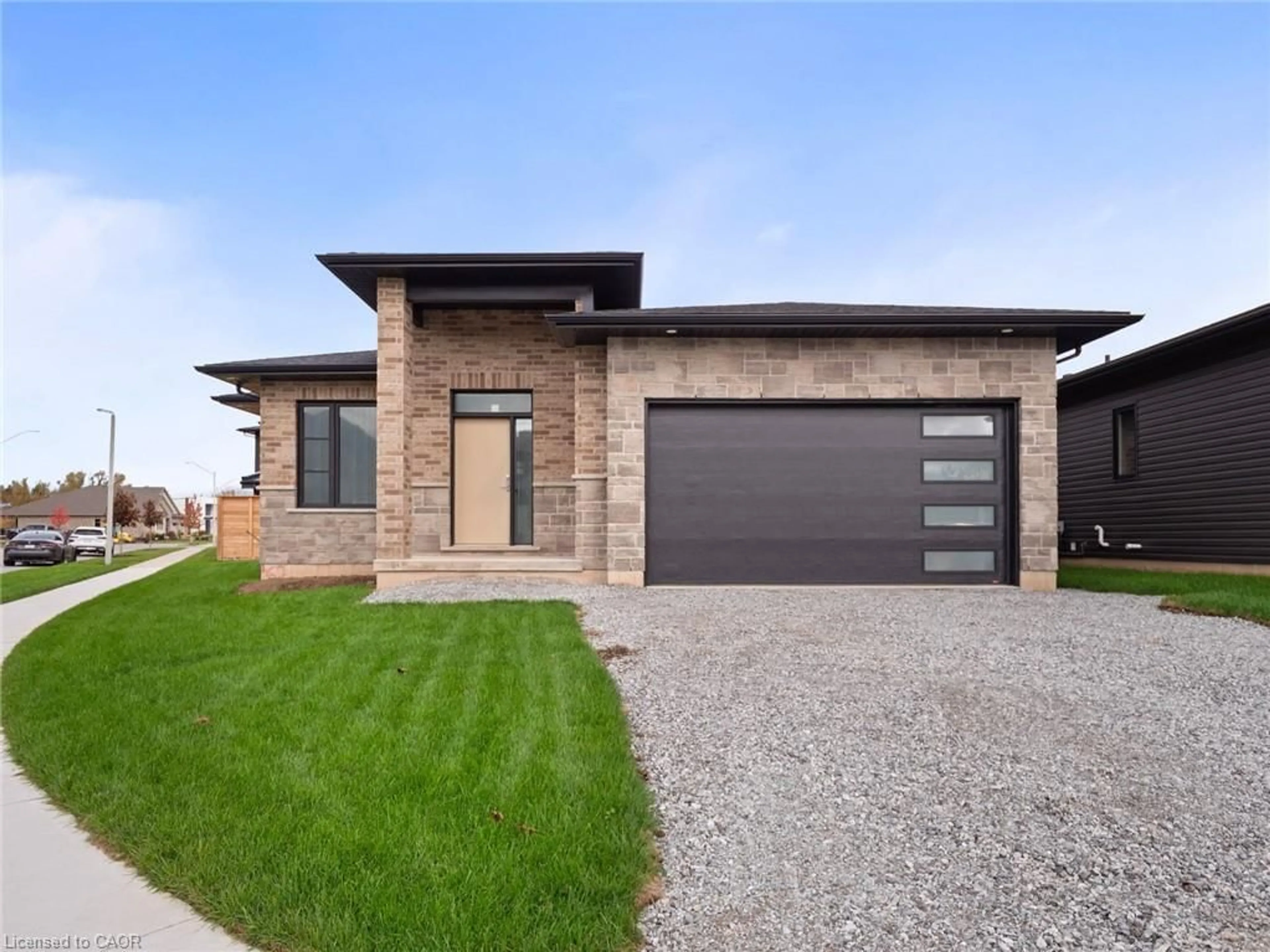 Home with brick exterior material, street for 118 Willowbrook Dr, Welland Ontario L3C 0G2