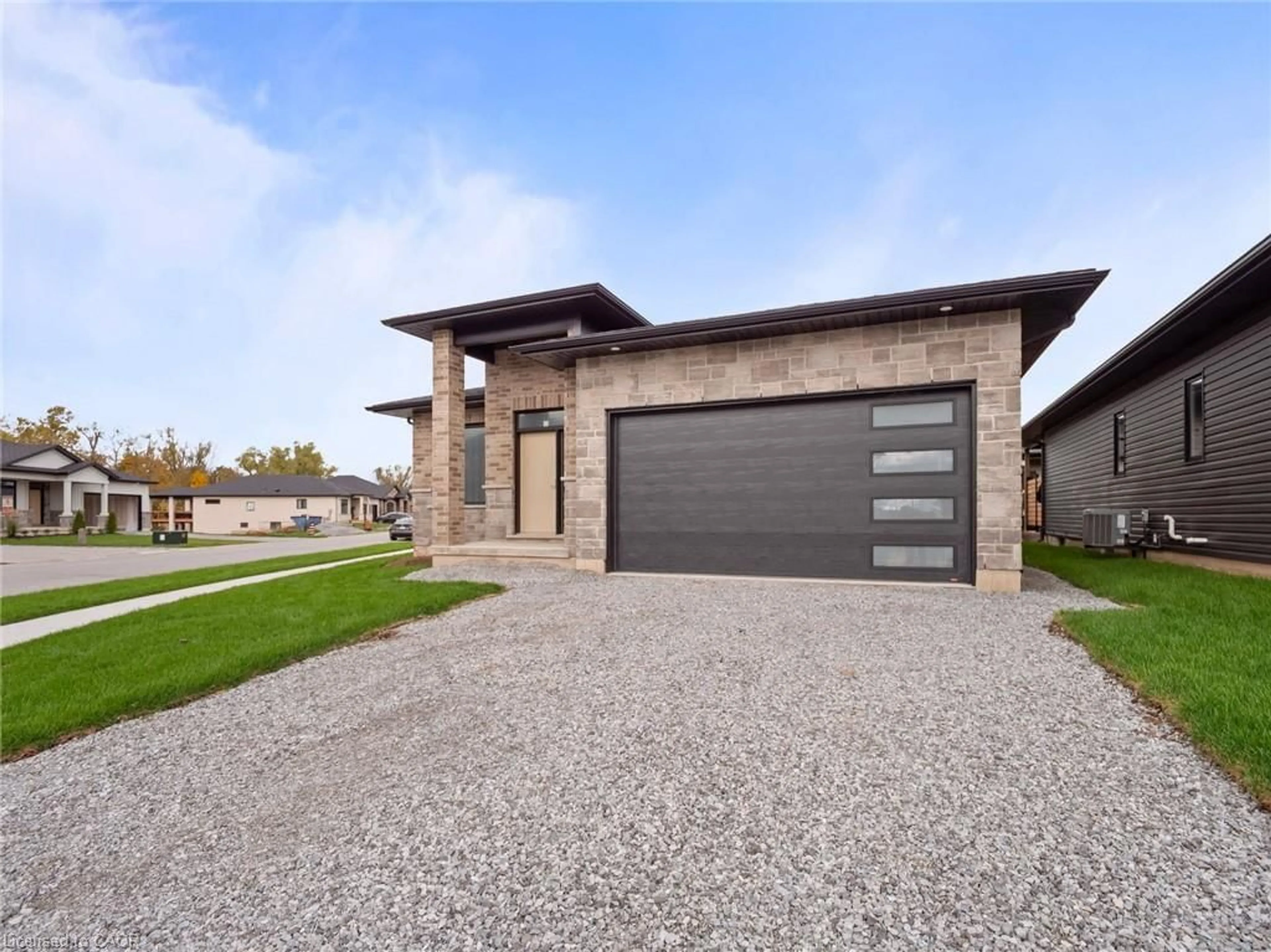 Home with brick exterior material, street for 118 Willowbrook Dr, Welland Ontario L3C 0G2