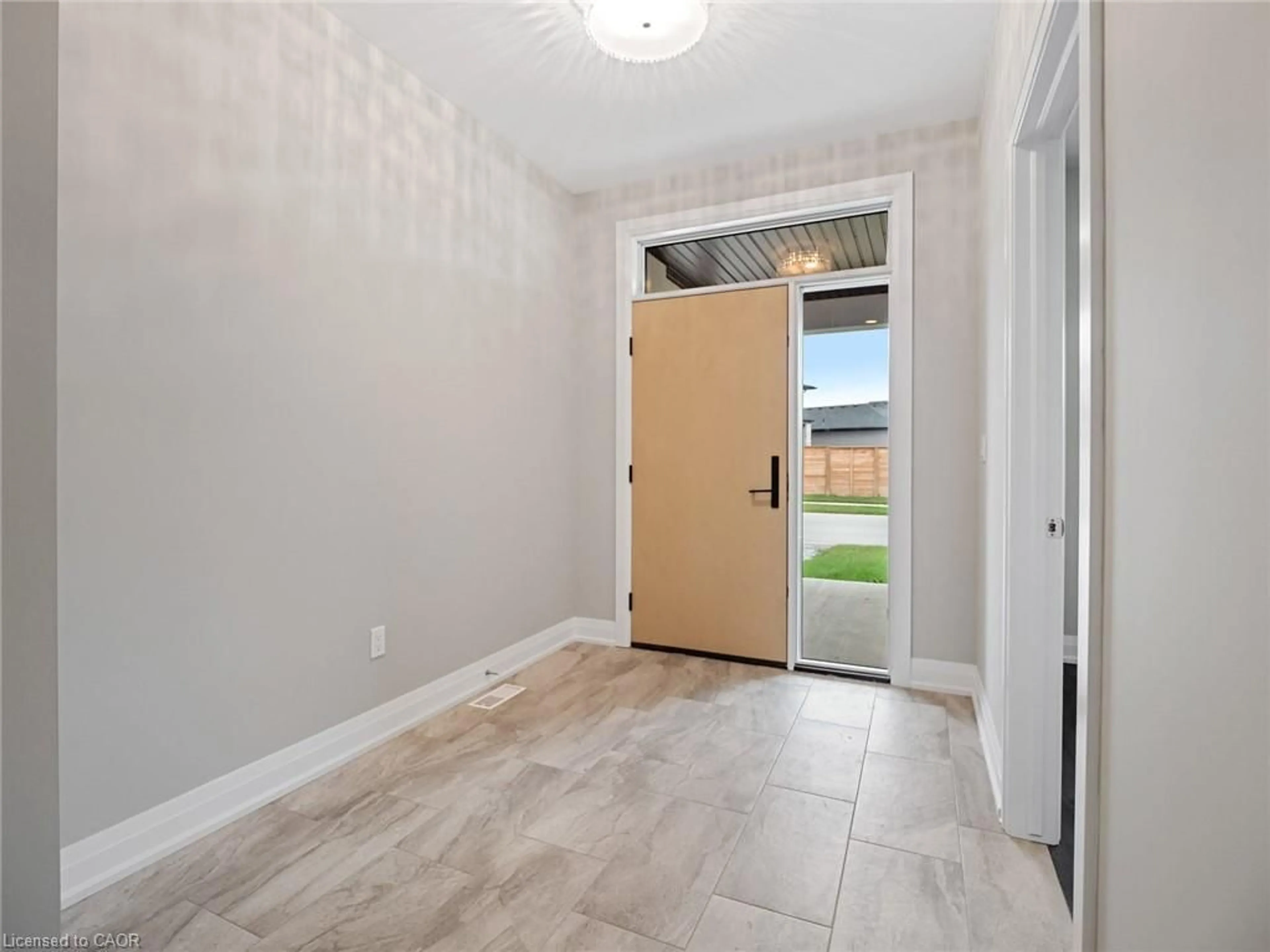 Indoor entryway for 149 Willowbrook Dr, Welland Ontario L3C 0G2