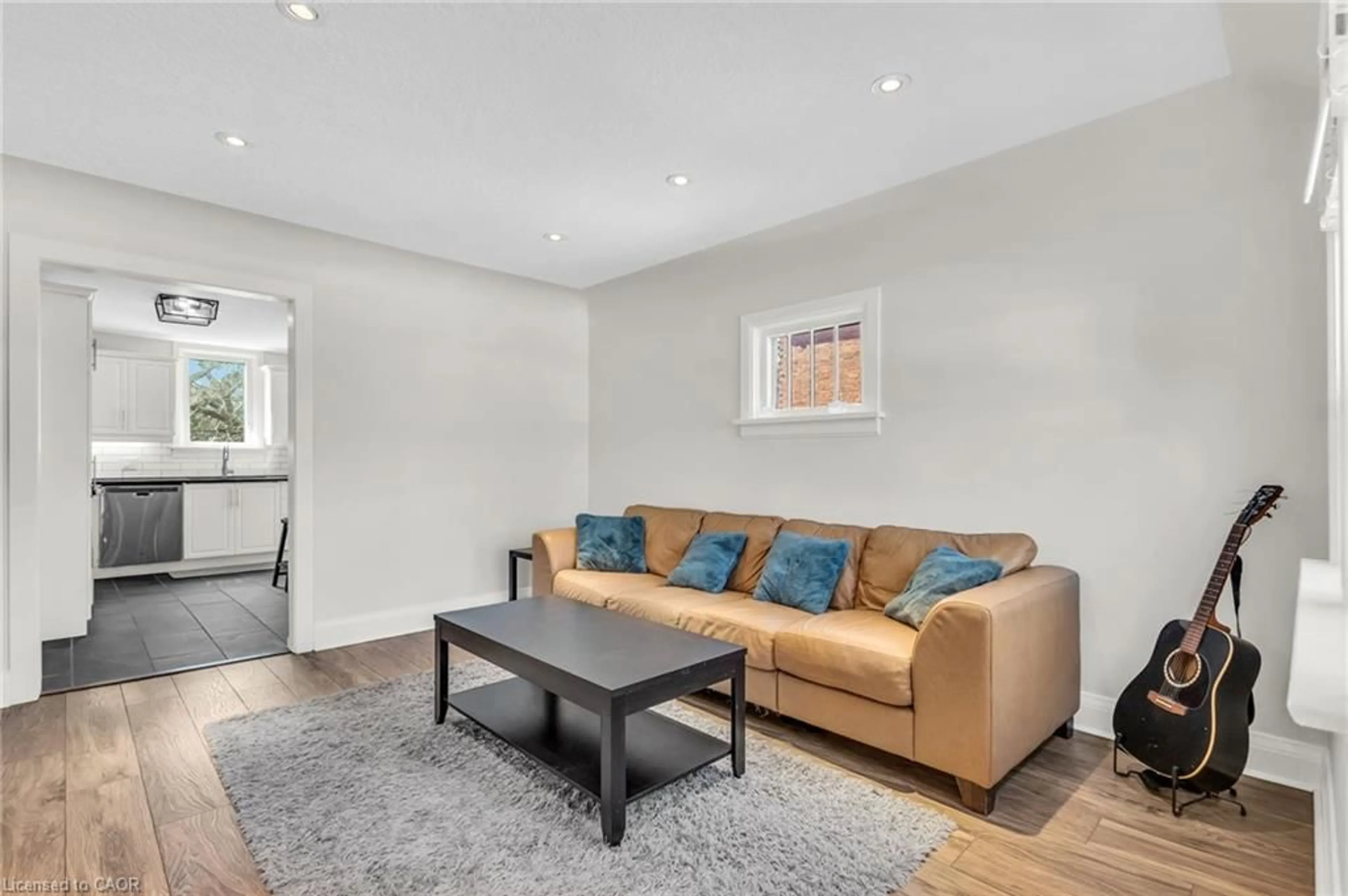 Living room with furniture, unknown for 9 Dunbar Rd, Waterloo Ontario N2L 2C9