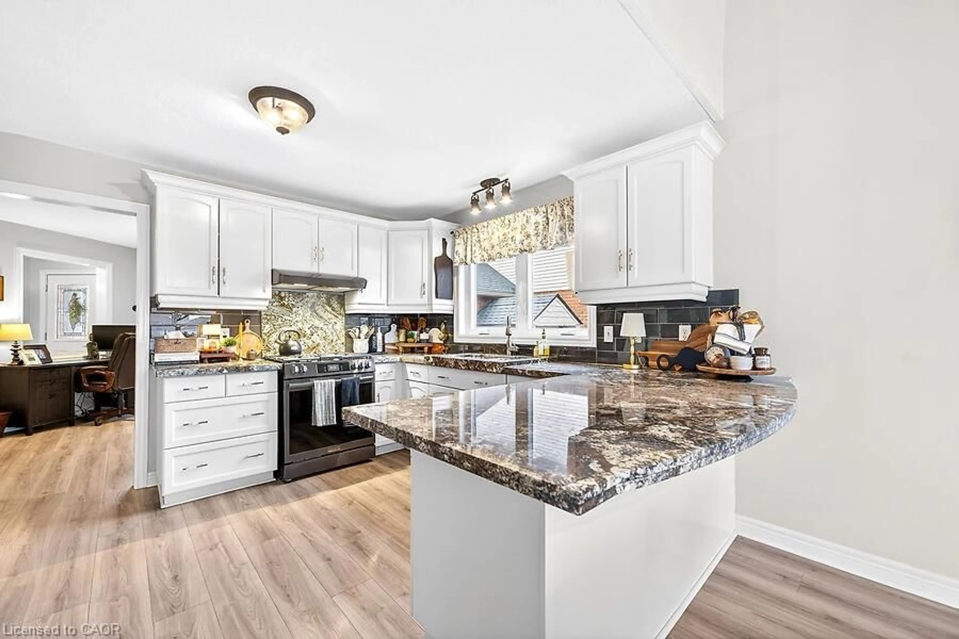 Open concept kitchen, ceramic/tile floor for 7 Etherington Cres, Binbrook Ontario L0R 1C0